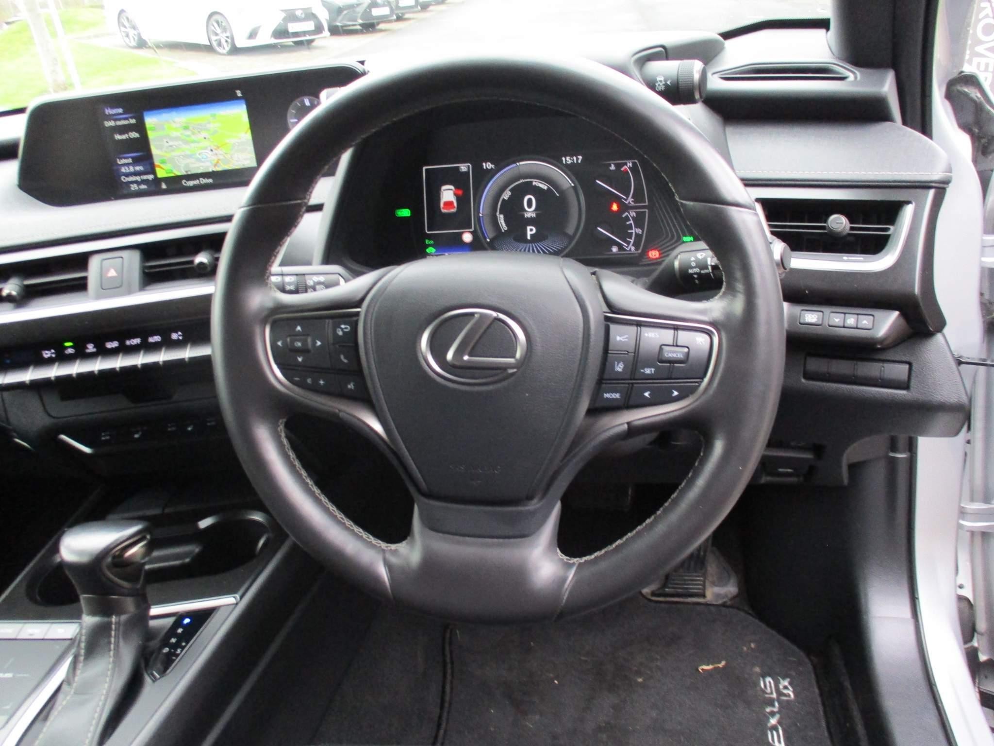 Lexus UX 250h 250h 2.0 5dr Premium Pack/Tech/Safety/Nav (VN21TMV) image 11