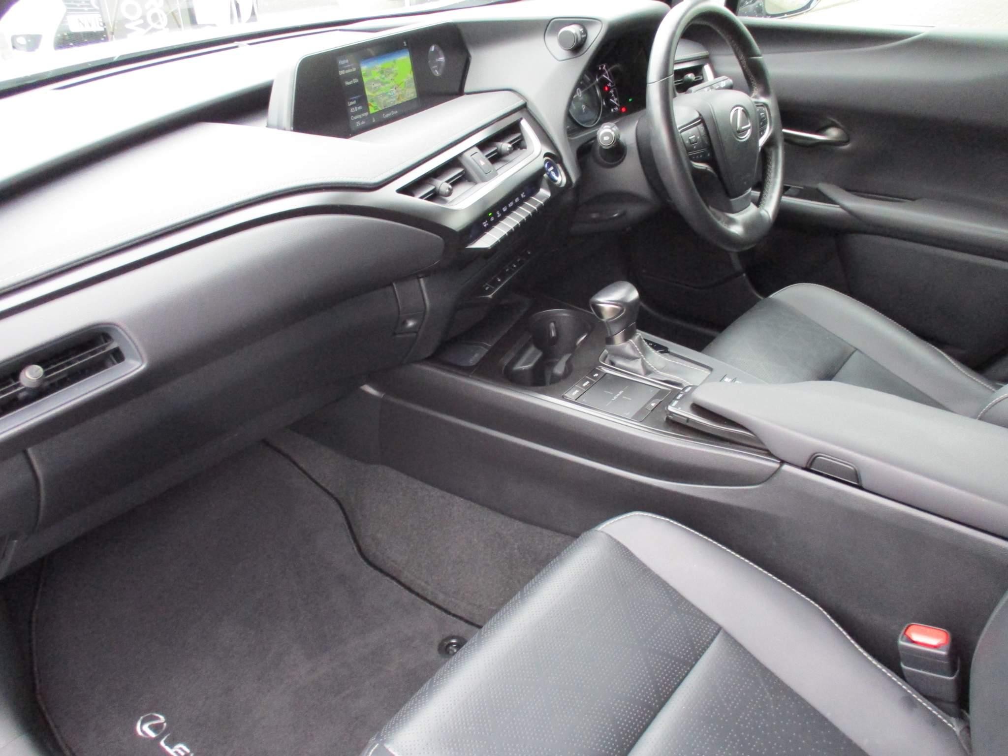 Lexus UX 250h 250h 2.0 5dr Premium Pack/Tech/Safety/Nav (VN21TMV) image 12