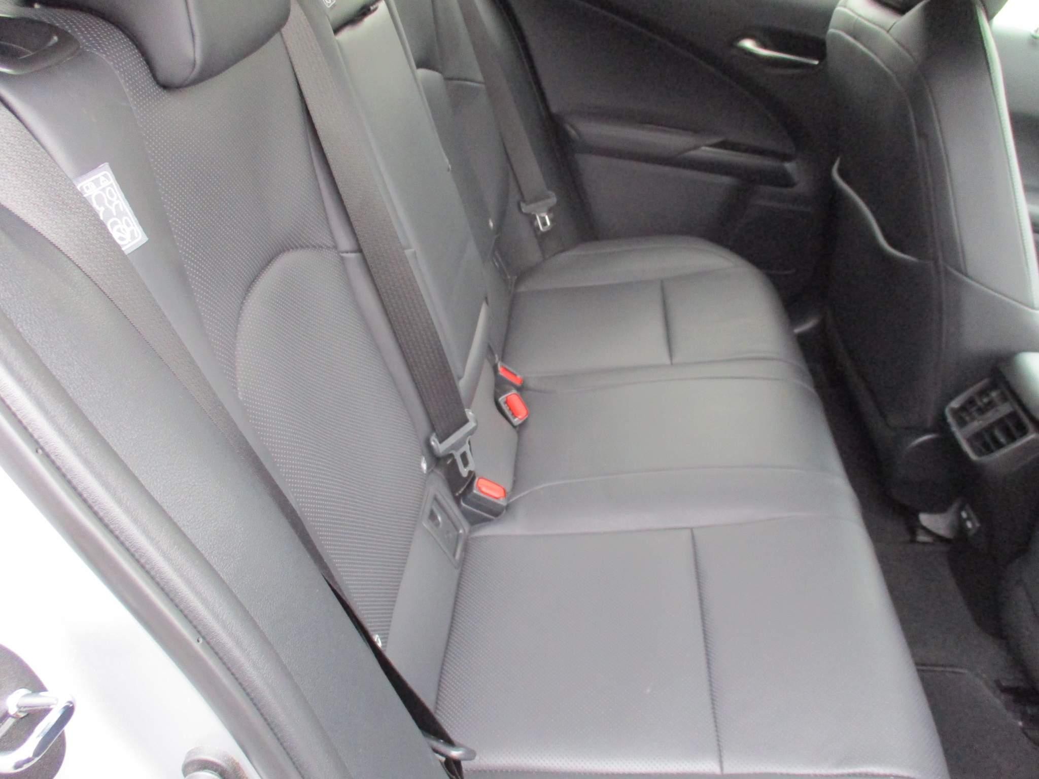 Lexus UX 250h 250h 2.0 5dr Premium Pack/Tech/Safety/Nav (VN21TMV) image 16