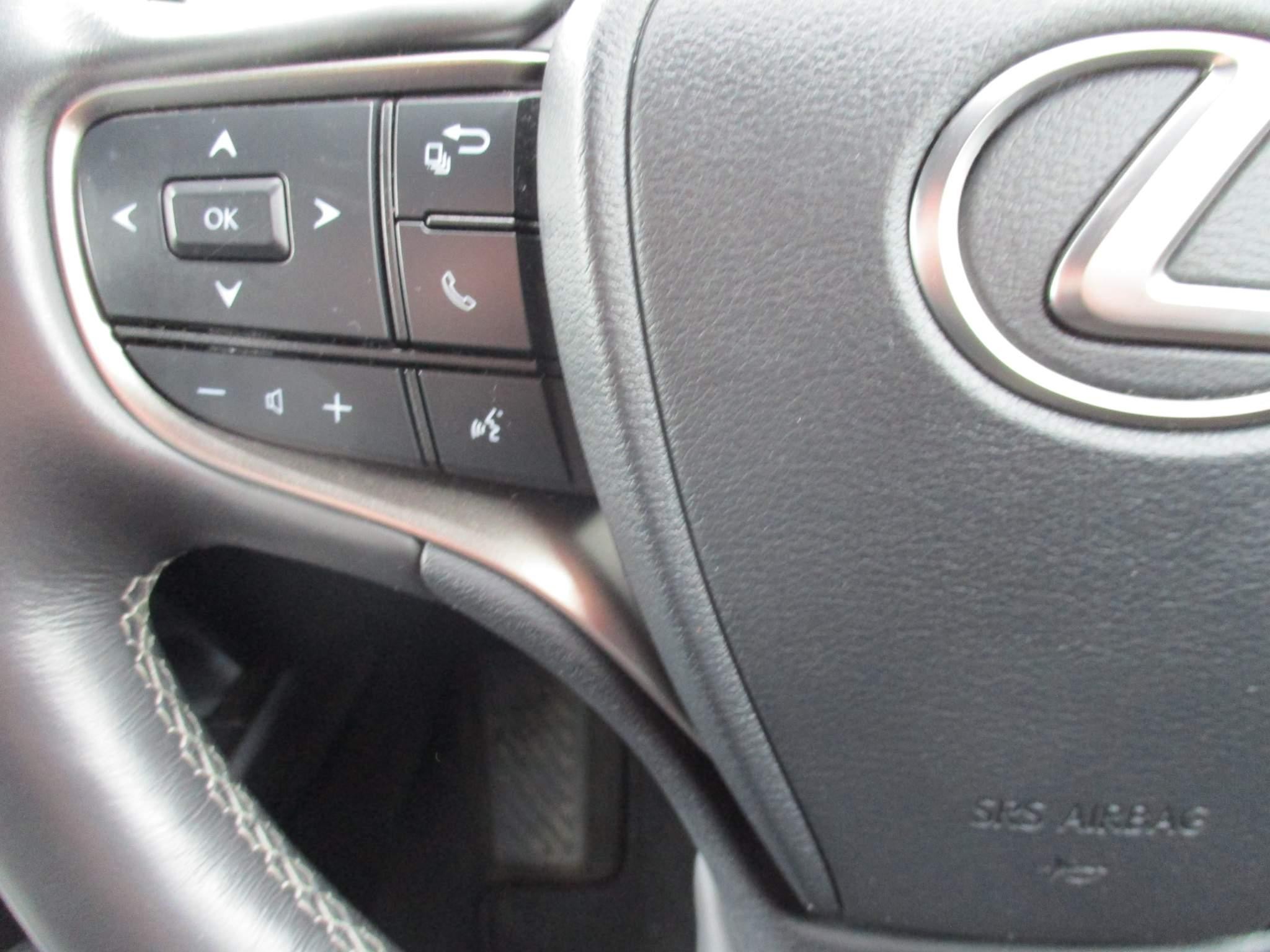 Lexus UX 250h 250h 2.0 5dr Premium Pack/Tech/Safety/Nav (VN21TMV) image 20