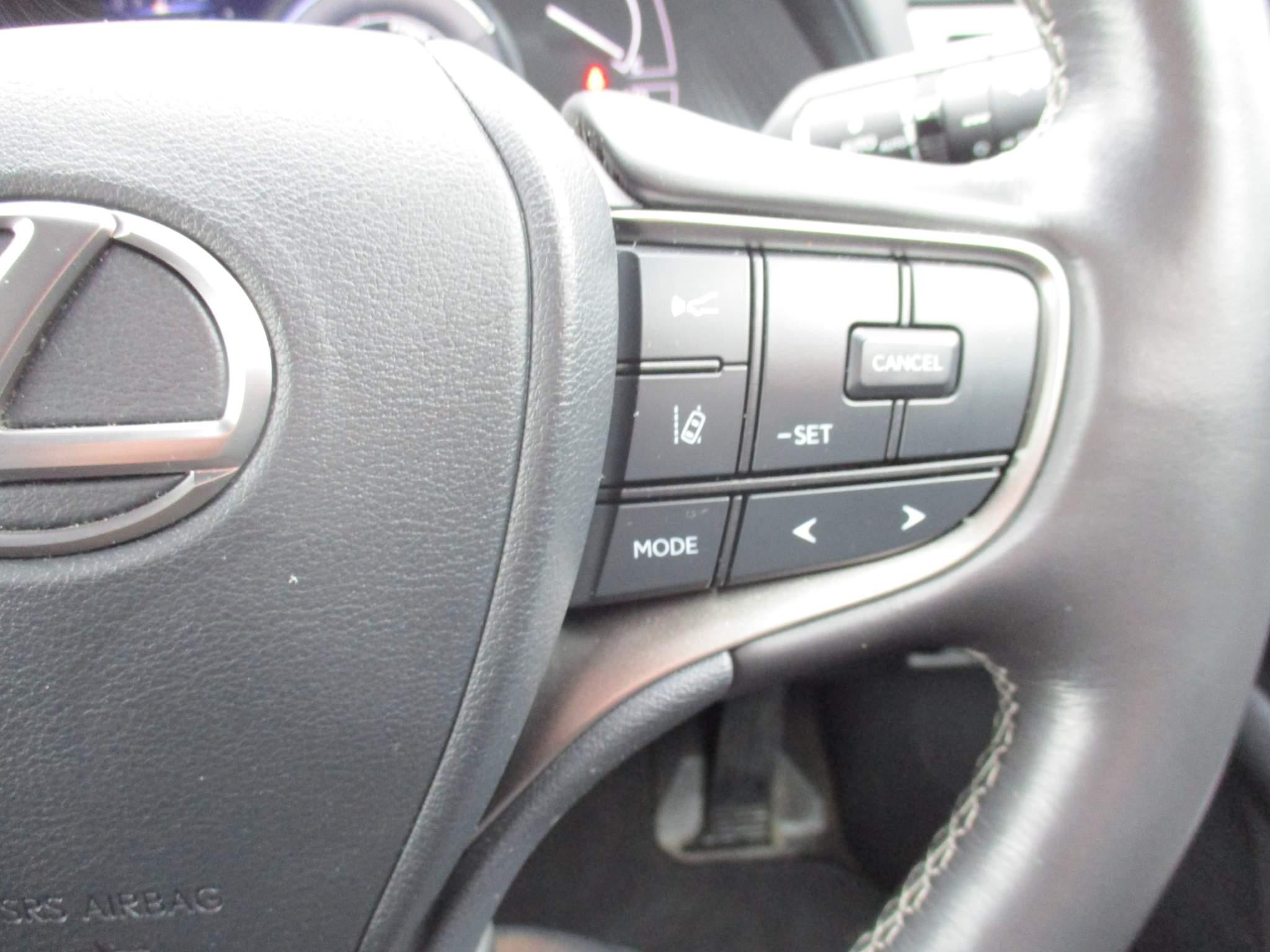Lexus UX 250h 250h 2.0 5dr Premium Pack/Tech/Safety/Nav (VN21TMV) image 21