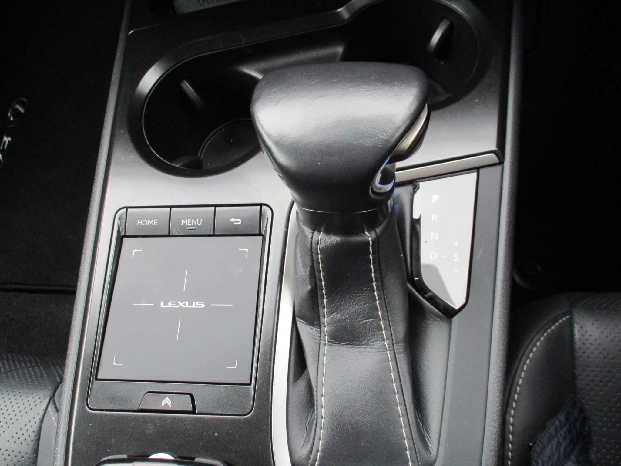 Lexus UX 250h 250h 2.0 5dr Premium Pack/Tech/Safety/Nav (VN21TMV) image 27