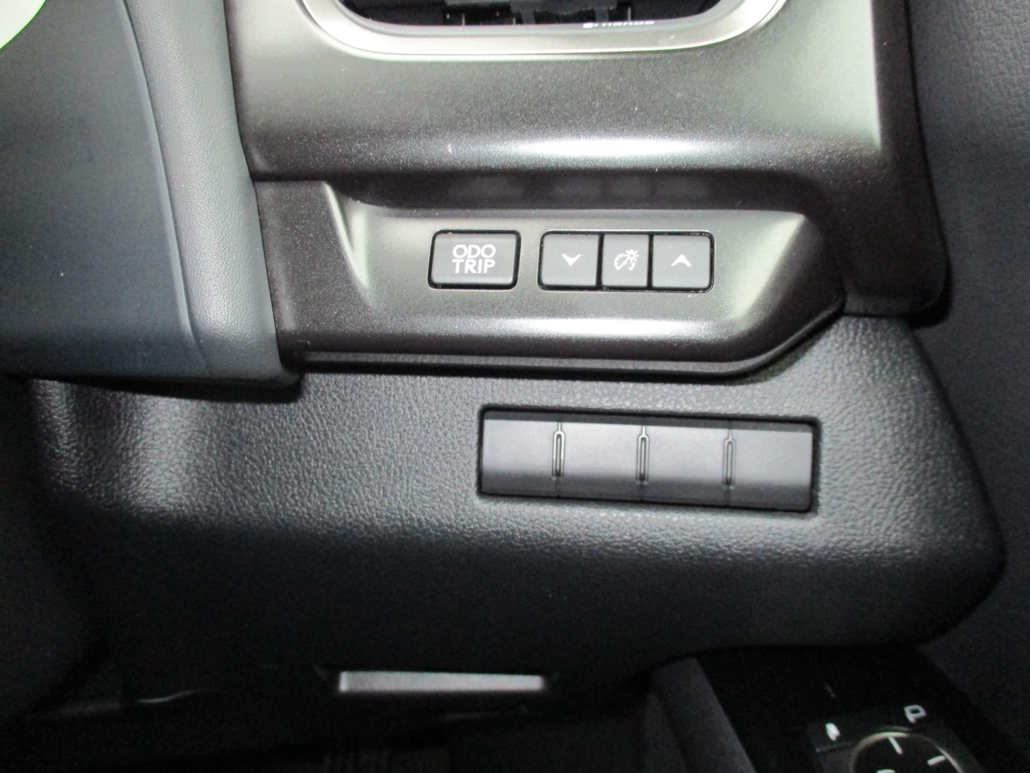 Lexus UX 250h 250h 2.0 5dr Premium Pack/Tech/Safety/Nav (VN21TMV) image 33