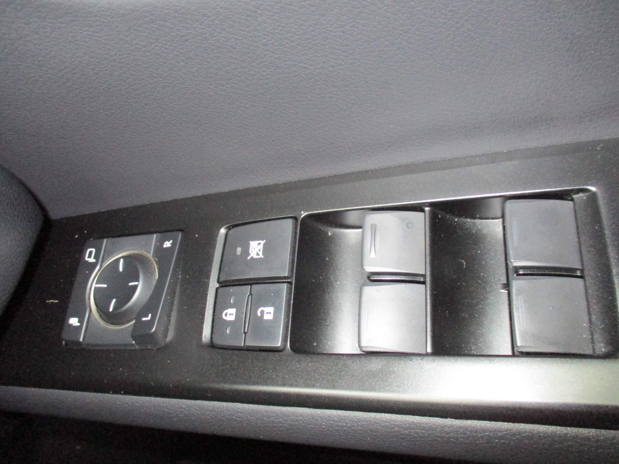 Lexus UX 250h 250h 2.0 5dr Premium Pack/Tech/Safety/Nav (VN21TMV) image 34