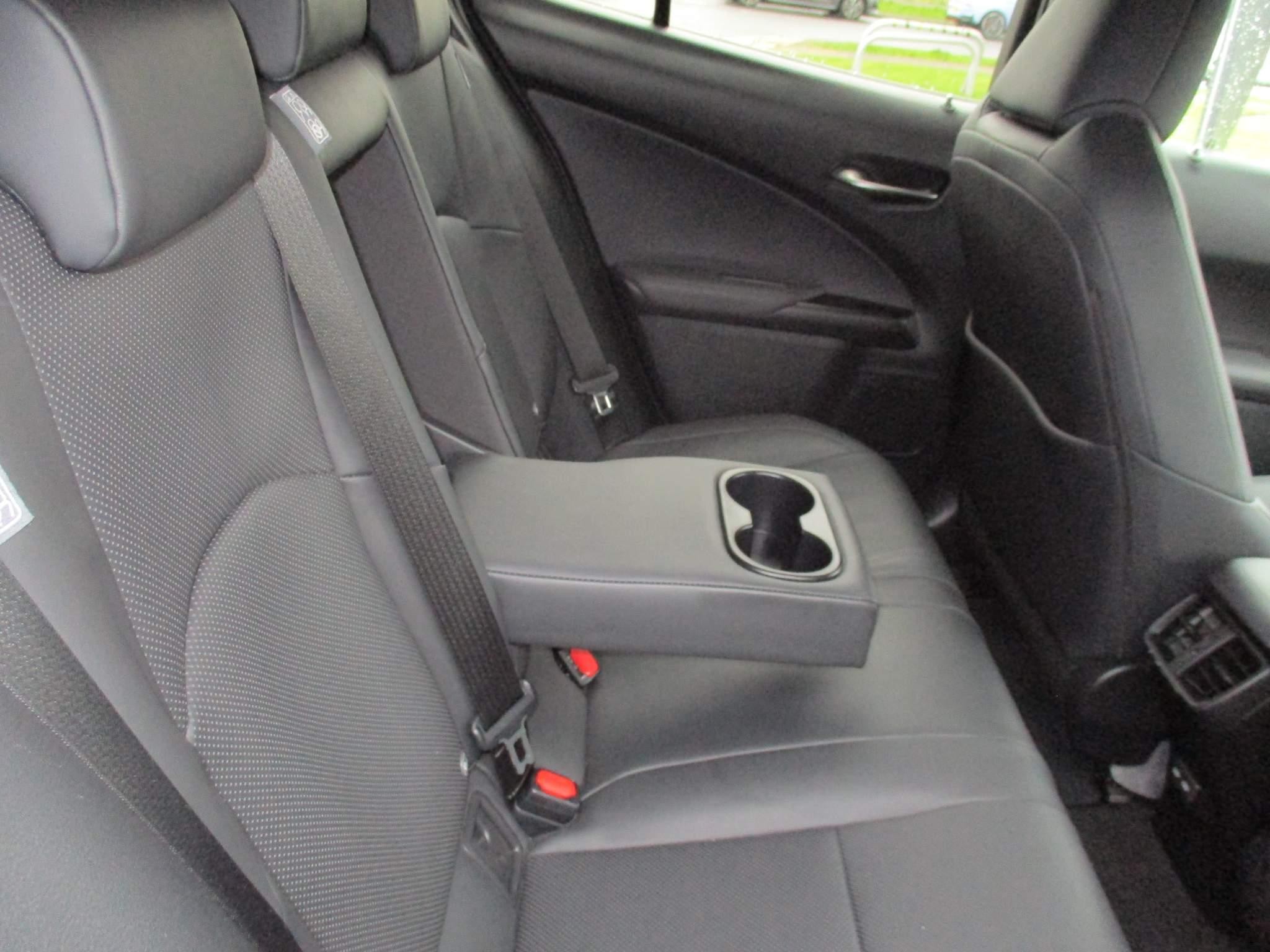 Lexus UX 250h 250h 2.0 5dr Premium Pack/Tech/Safety/Nav (VN21TMV) image 35