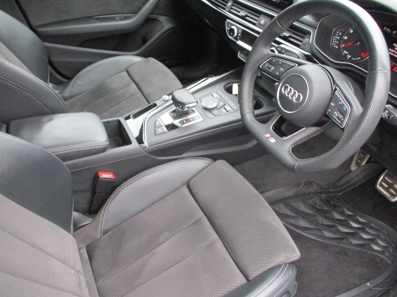 Audi A4 40 TFSI Black Edition 4dr S Tronic (KR19DDF) image 9