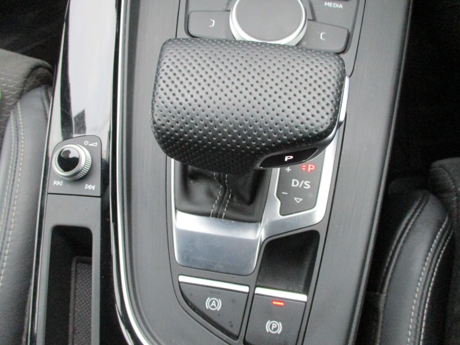 Audi A4 40 TFSI Black Edition 4dr S Tronic (KR19DDF) image 16