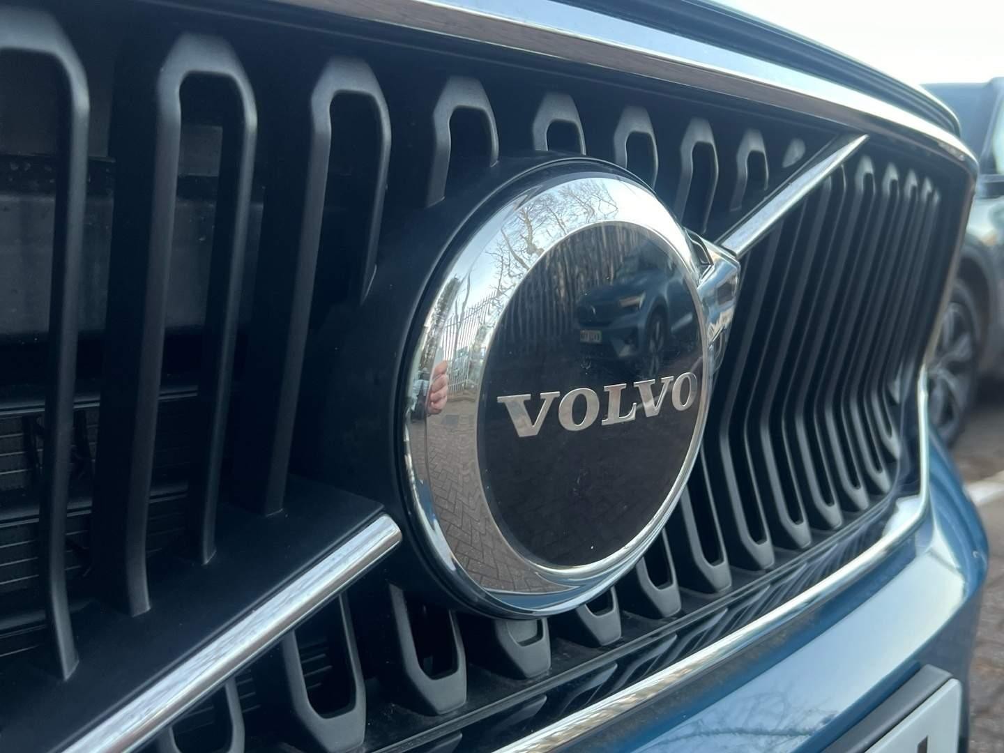 Volvo XC40 Core B3 (163 hp) Auto (YH24ZYR) image 34