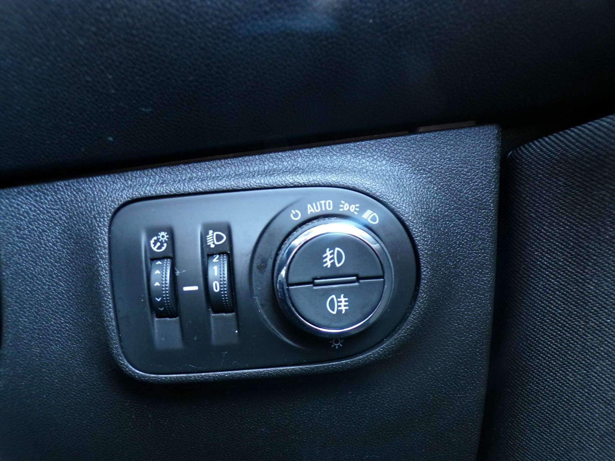 Vauxhall Corsa 1.4i ecoTEC Energy Hatchback 5dr Petrol Manual Euro 6 (a/c) (75 ps) (DK18YEU) image 14