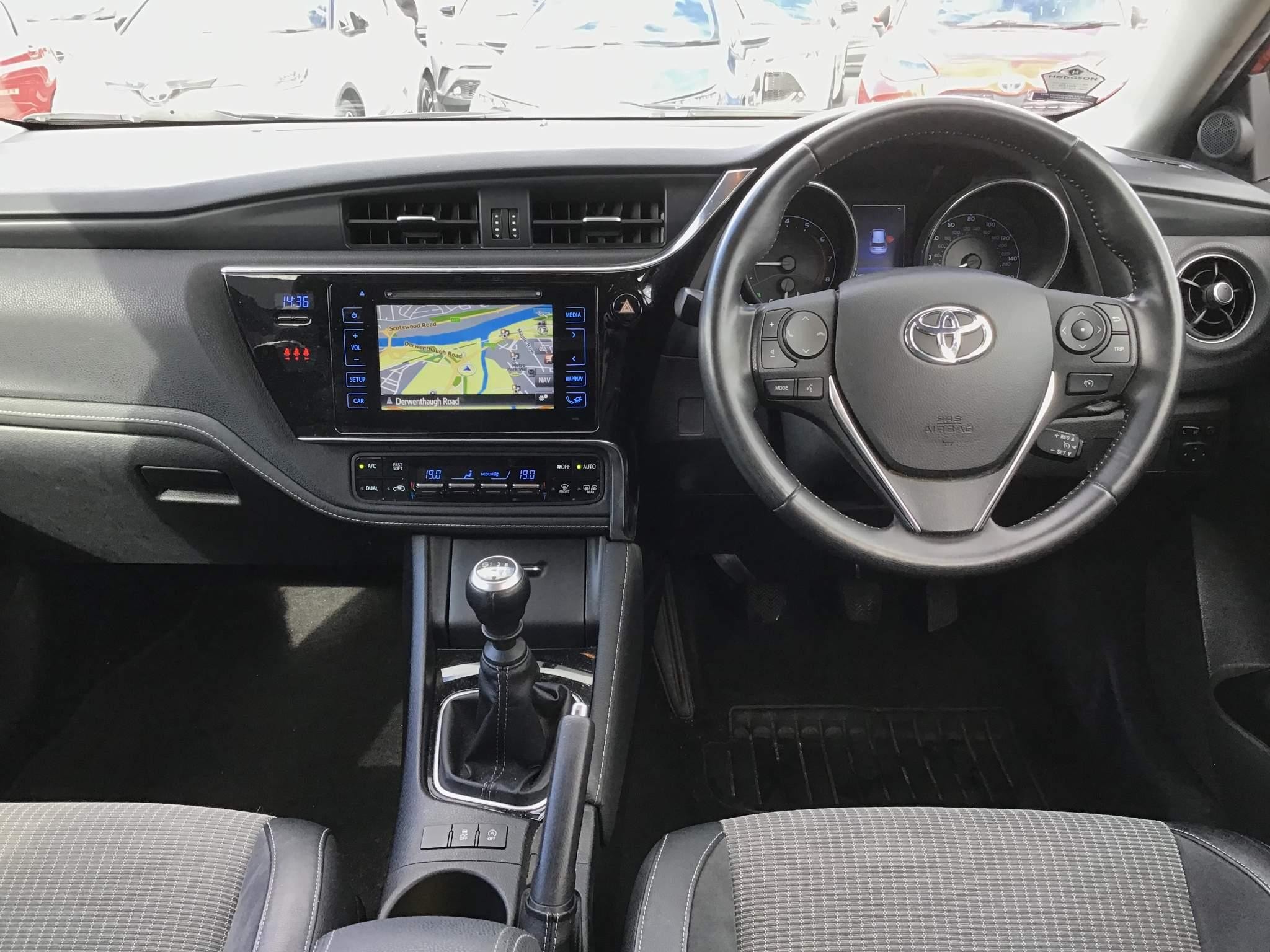 Toyota Auris 1.2 VVT-i Excel Hatchback 5dr Petrol Manual Euro 6 (s/s) (116 ps) (NJ65VRG) image 13