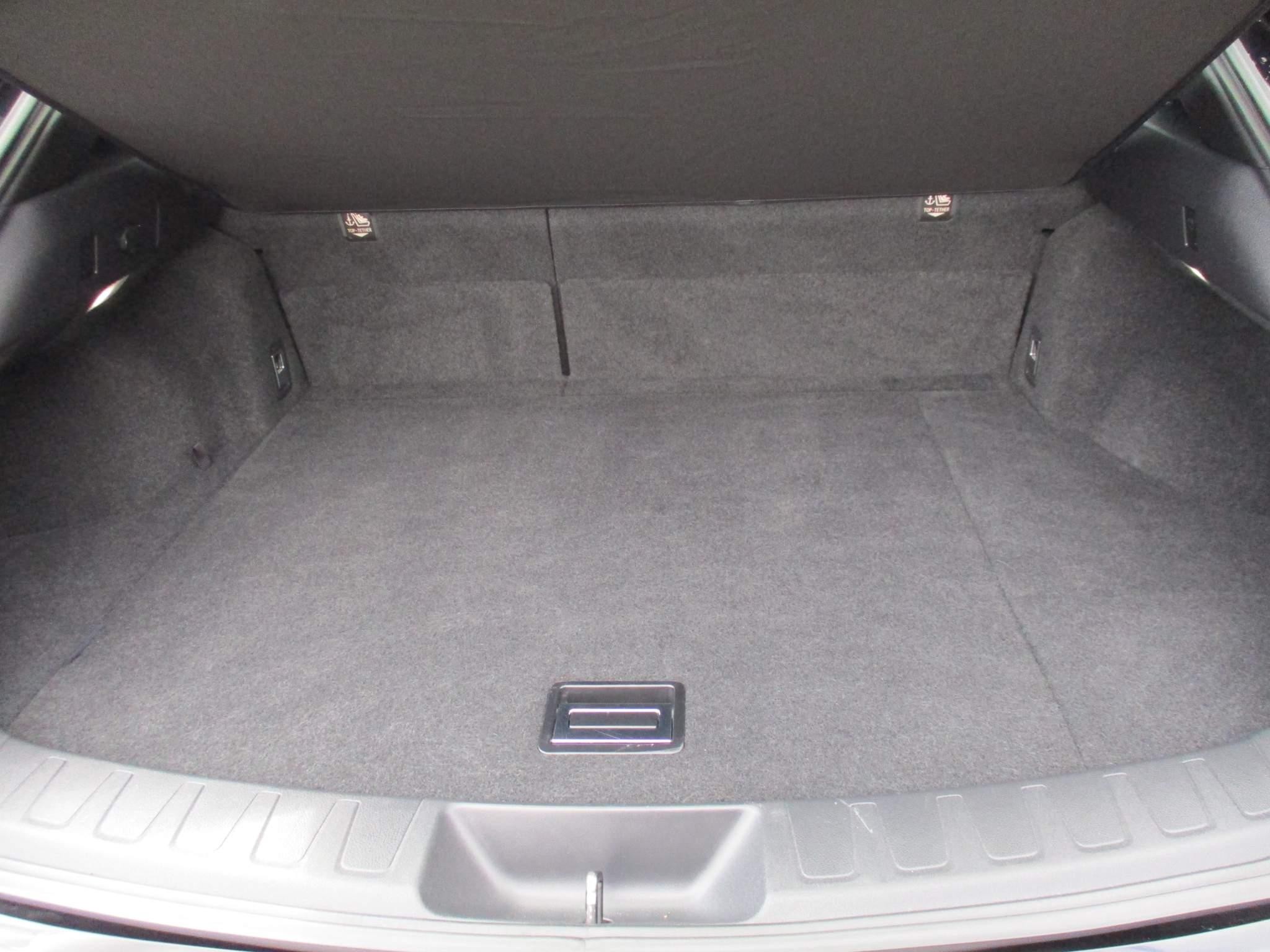 Lexus UX 250h 250h 2.0 5dr Premium Pack/Tech/Safety/Nav (LX70VLK) image 9