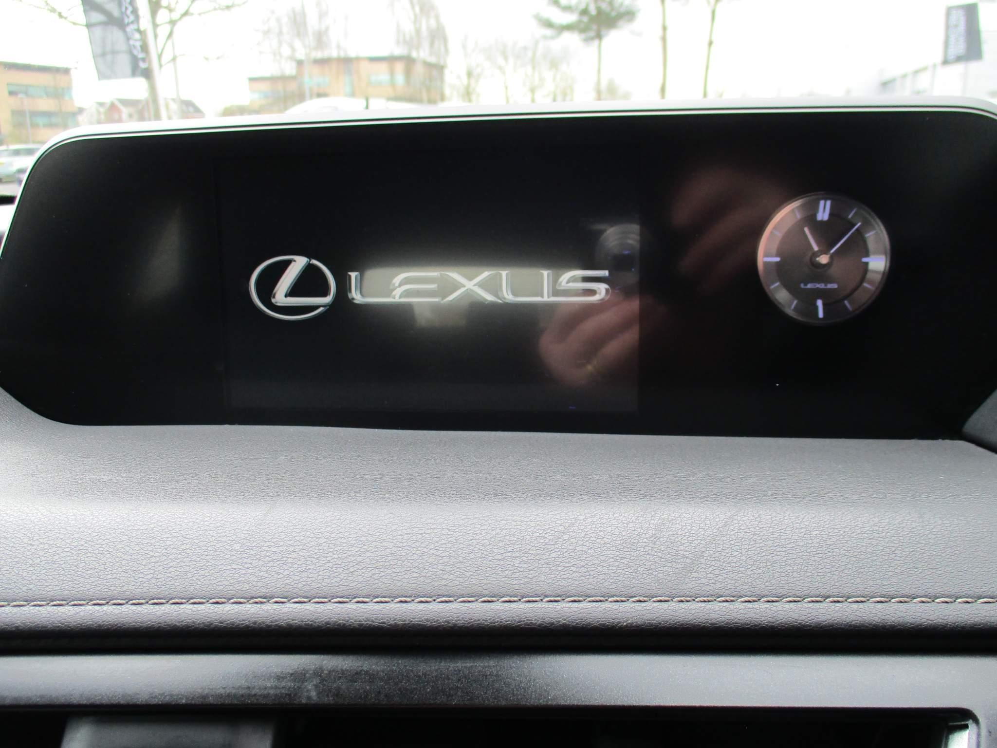 Lexus UX 250h 250h 2.0 5dr Premium Pack/Tech/Safety/Nav (LX70VLK) image 14