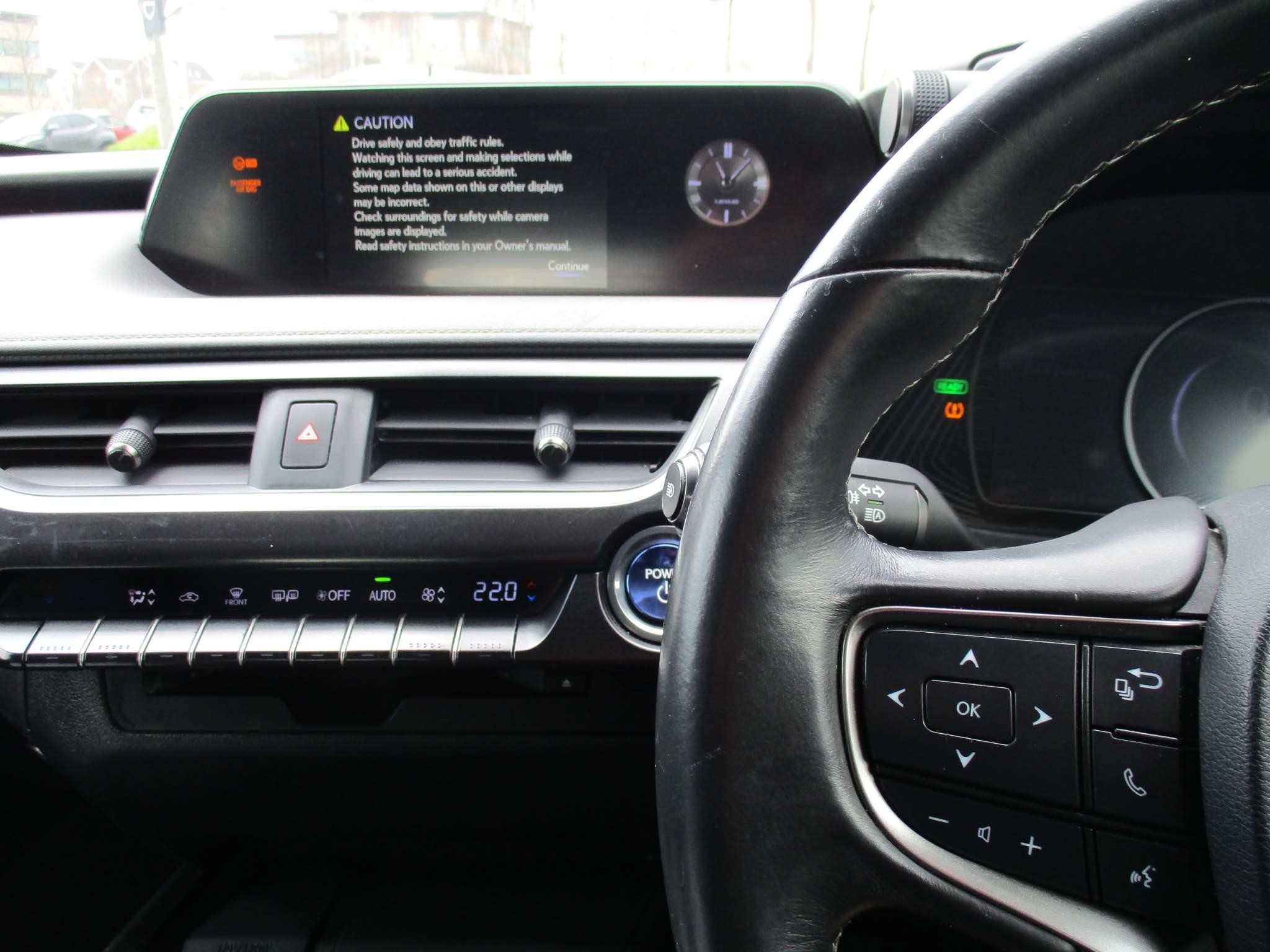 Lexus UX 250h 250h 2.0 5dr Premium Pack/Tech/Safety/Nav (LX70VLK) image 15