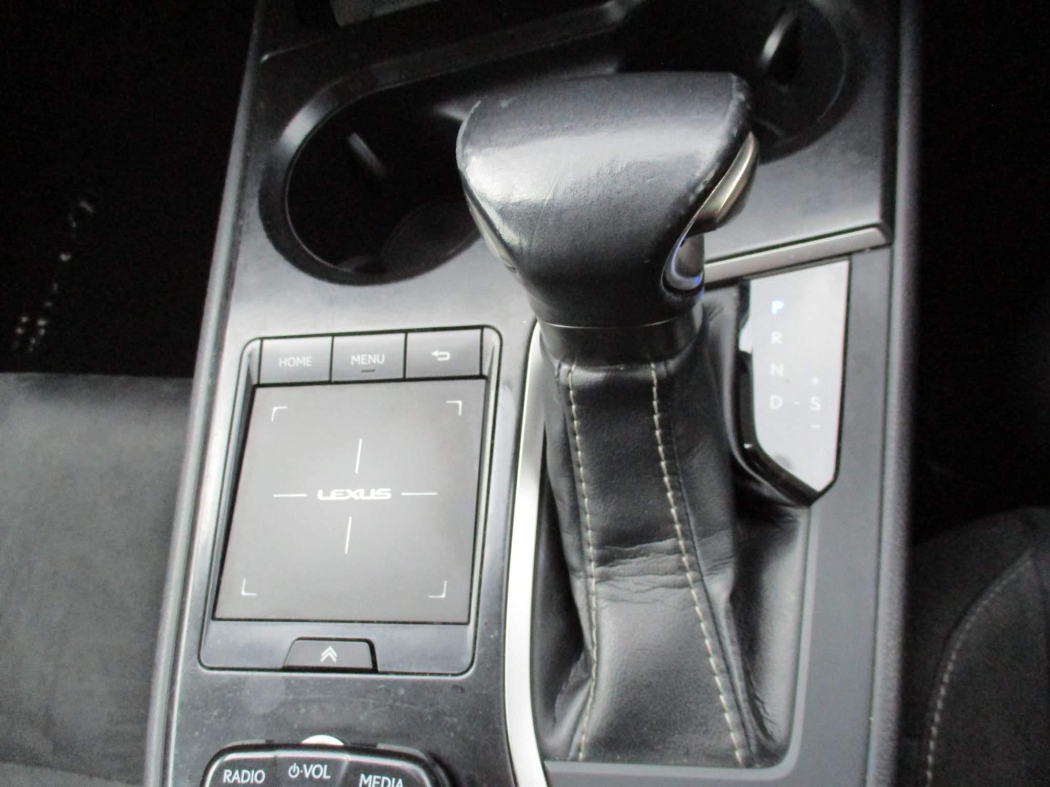 Lexus UX 250h 250h 2.0 5dr Premium Pack/Tech/Safety/Nav (LX70VLK) image 26