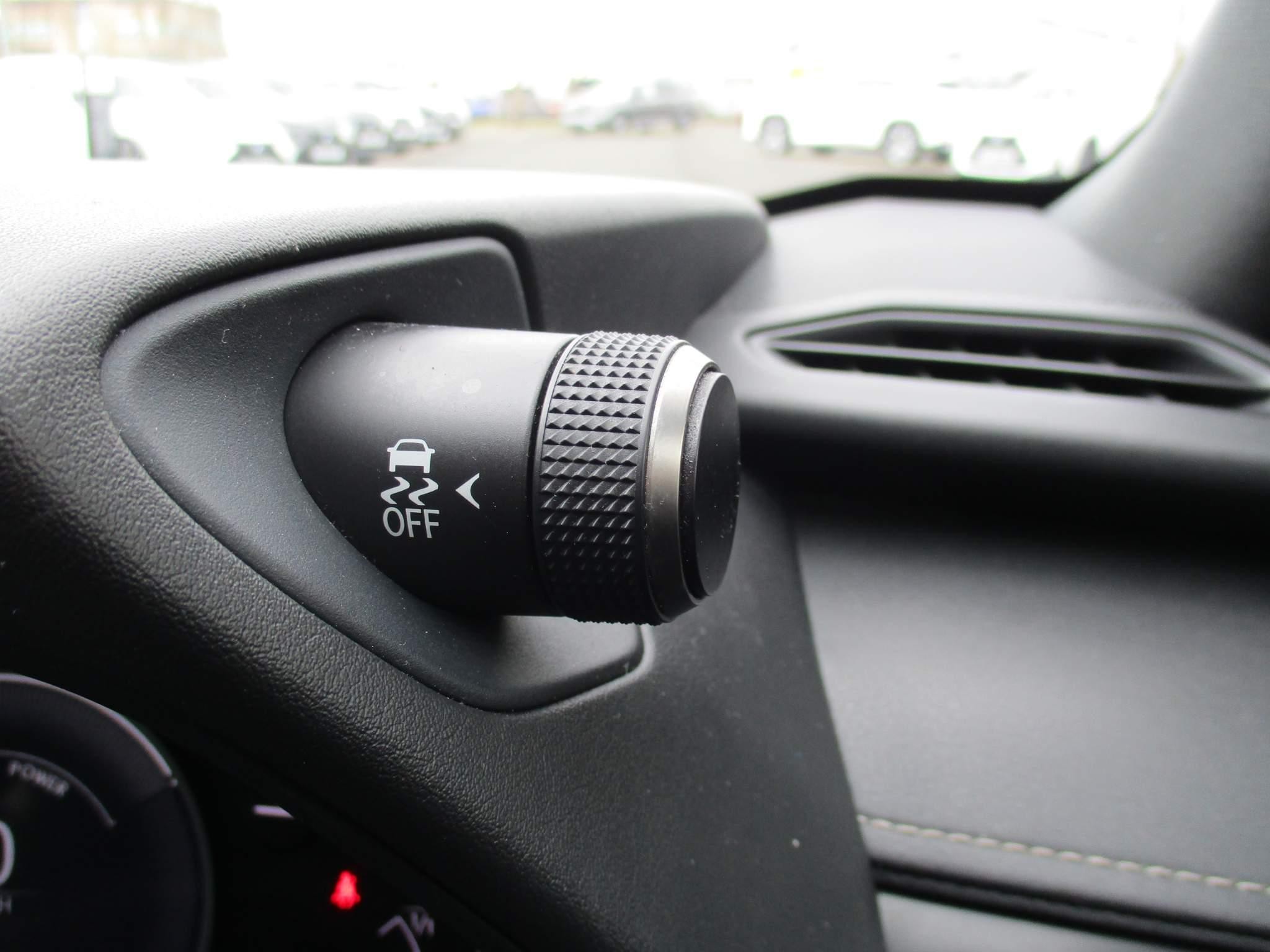 Lexus UX 250h 250h 2.0 5dr Premium Pack/Tech/Safety/Nav (LX70VLK) image 31