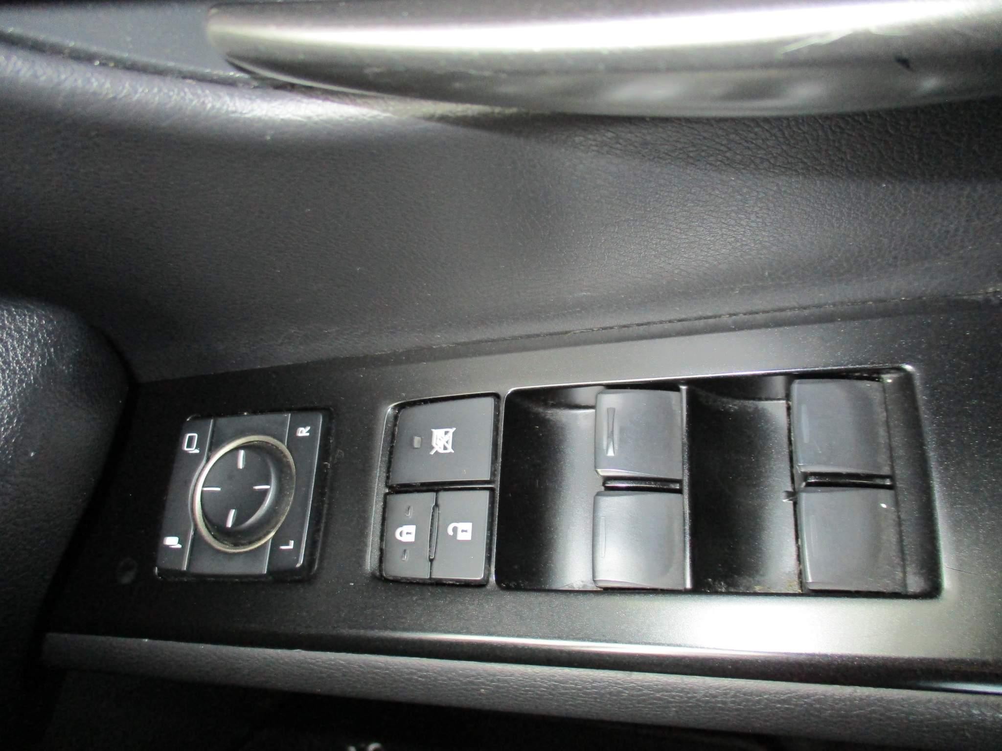 Lexus UX 250h 250h 2.0 5dr Premium Pack/Tech/Safety/Nav (LX70VLK) image 33
