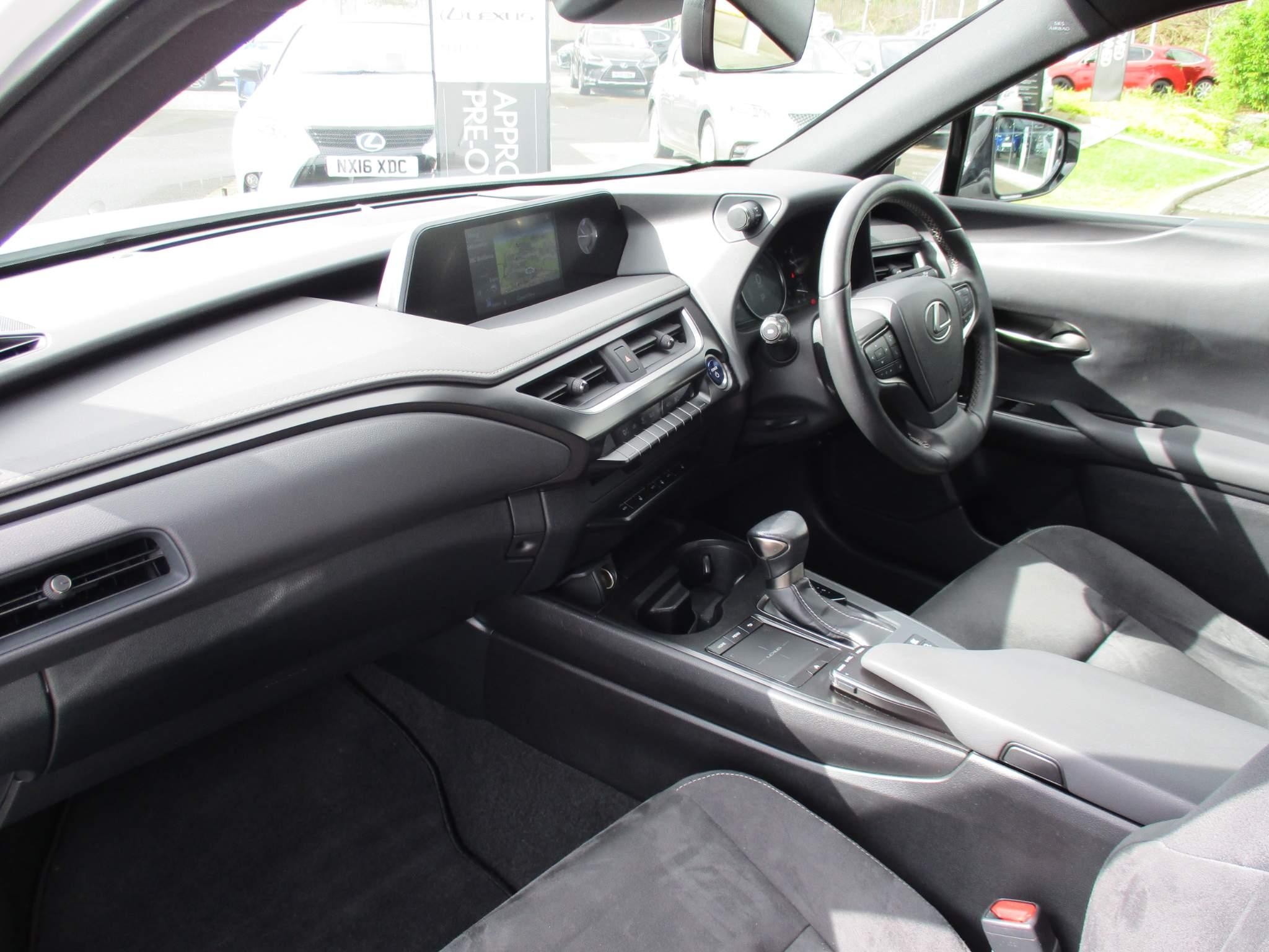 Lexus UX 250h 250h 2.0 5dr Premium Pack/Tech/Safety/Nav (YX70YRE) image 12