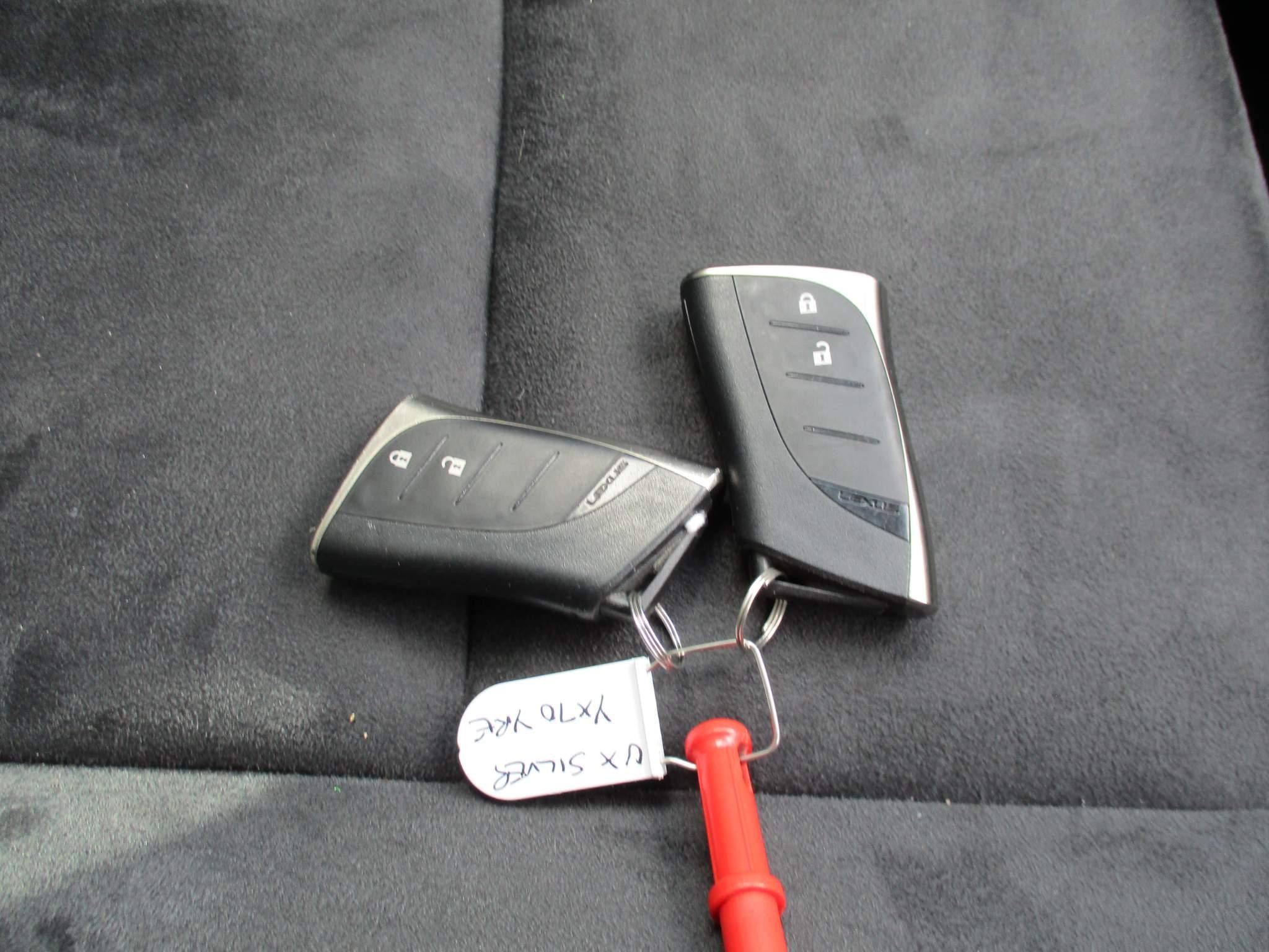 Lexus UX 250h 250h 2.0 5dr Premium Pack/Tech/Safety/Nav (YX70YRE) image 18