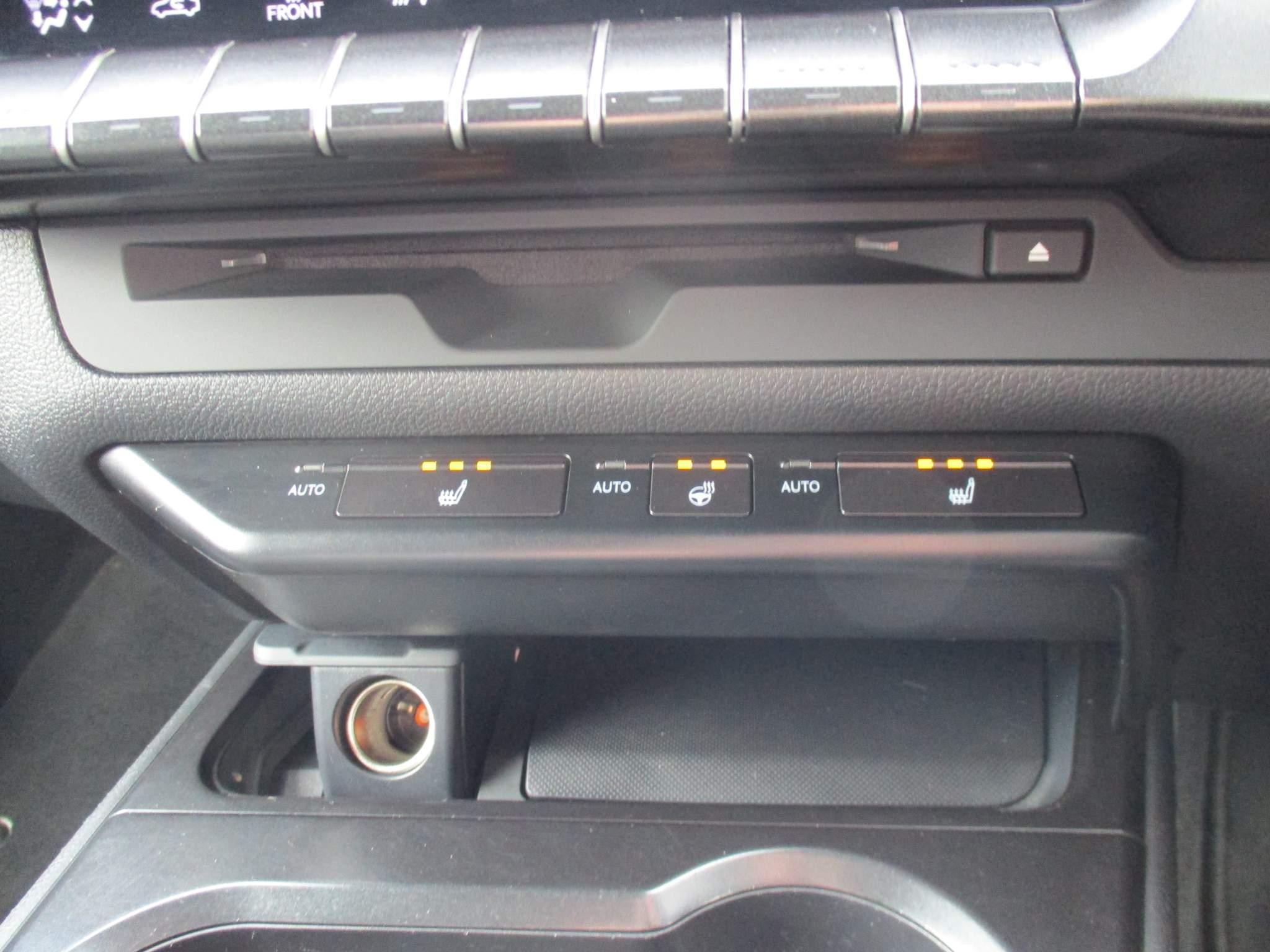 Lexus UX 250h 250h 2.0 5dr Premium Pack/Tech/Safety/Nav (YX70YRE) image 26