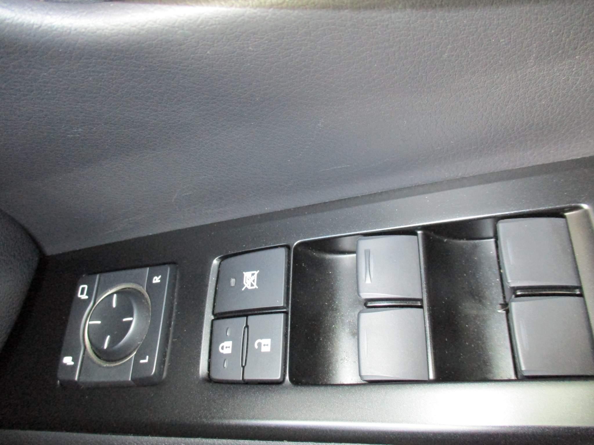Lexus UX 250h 250h 2.0 5dr Premium Pack/Tech/Safety/Nav (YX70YRE) image 34