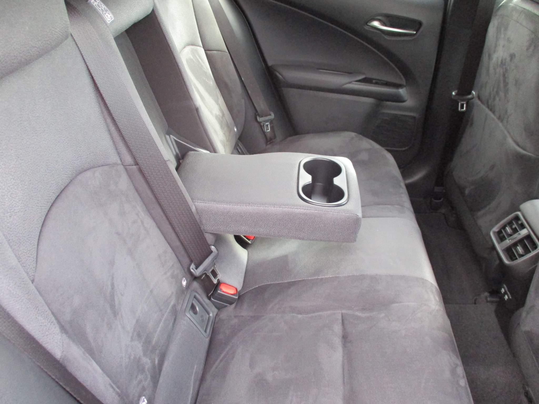 Lexus UX 250h 250h 2.0 5dr Premium Pack/Tech/Safety/Nav (YX70YRE) image 35