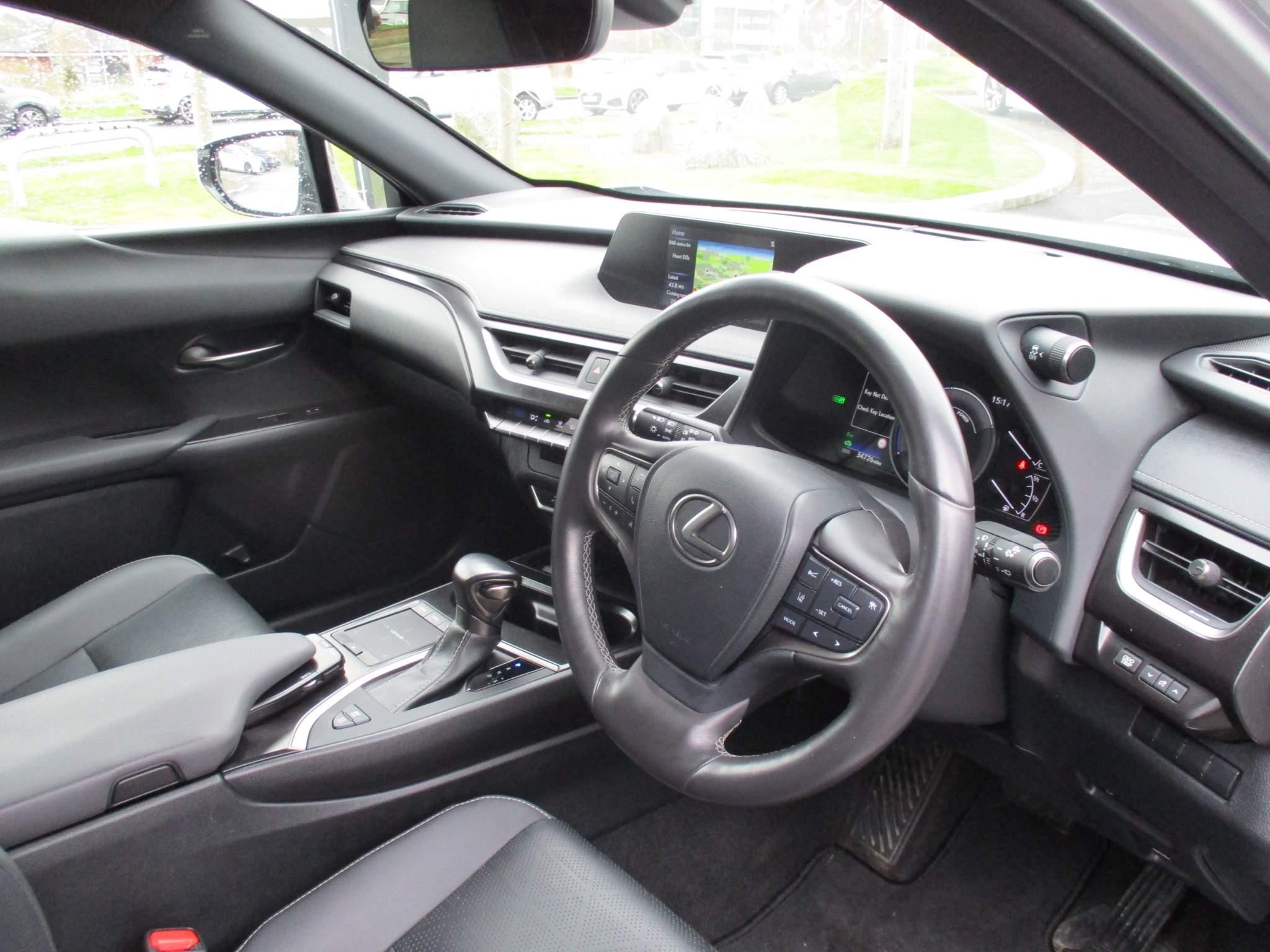 Lexus UX 2.0 300h (Premium Plus) E-CVT Euro 6 (s/s) 5dr (VN21TMV) image 10
