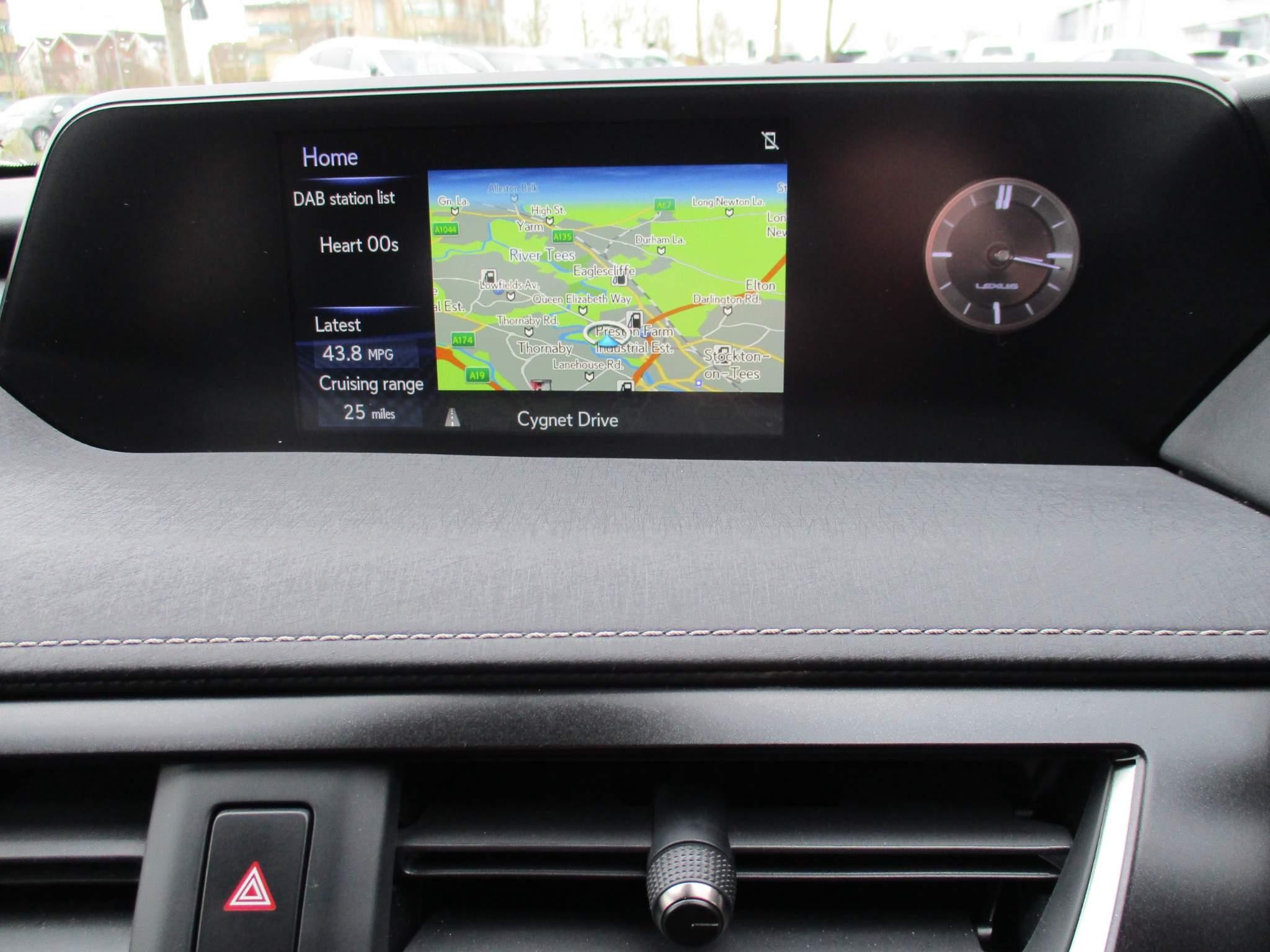 Lexus UX 2.0 300h (Premium Plus) E-CVT Euro 6 (s/s) 5dr (VN21TMV) image 14