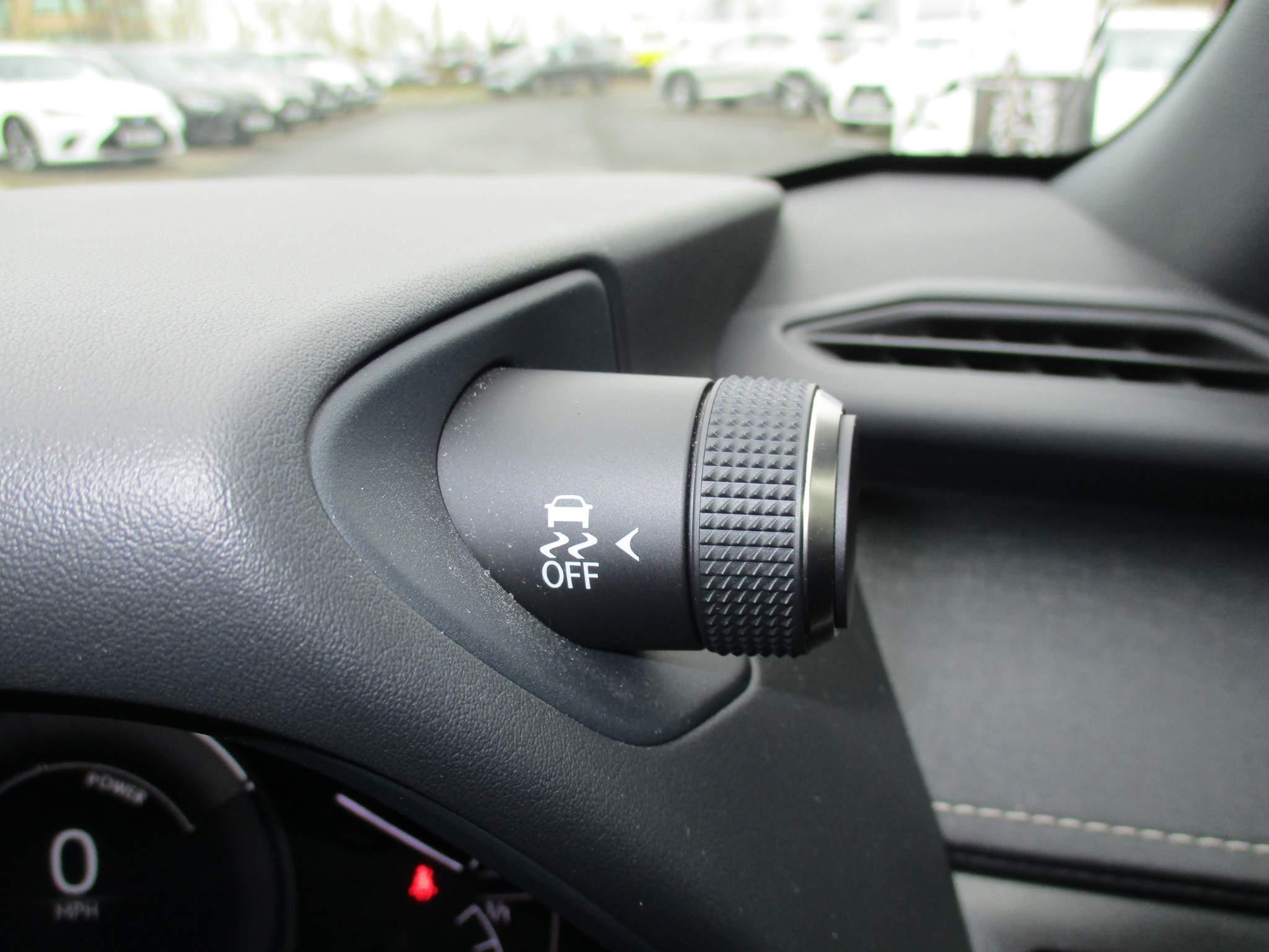 Lexus UX 2.0 300h (Premium Plus) E-CVT Euro 6 (s/s) 5dr (VN21TMV) image 32
