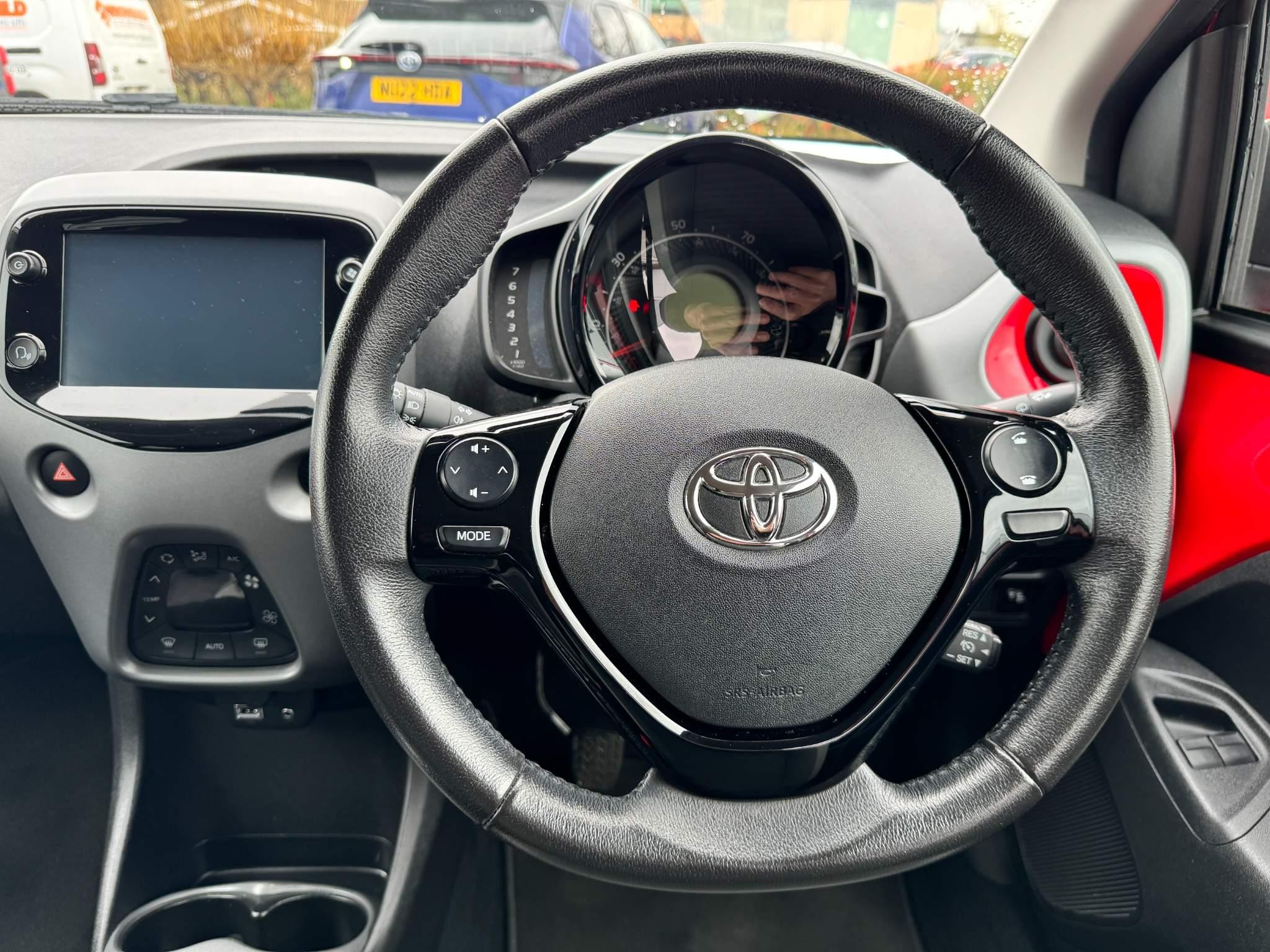 Toyota Aygo 1.0 VVT-i X-Trend 5dr (NY19BVO) image 16