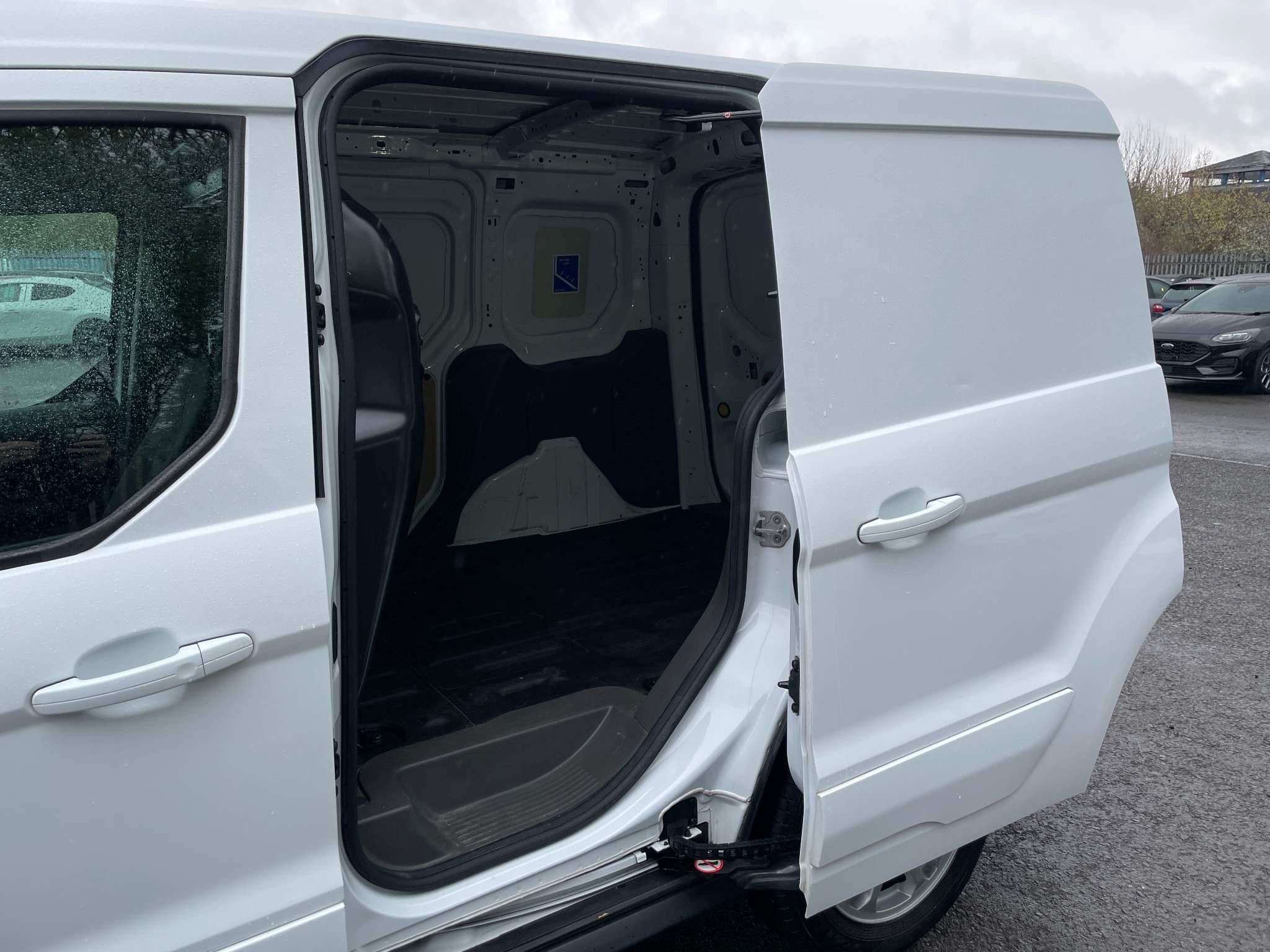 Ford Transit Connect 1.5 200 EcoBlue Limited Panel Van 5dr Diesel Manual L1 Euro 6 (s/s) (120 ps) (YA70XRU) image 15