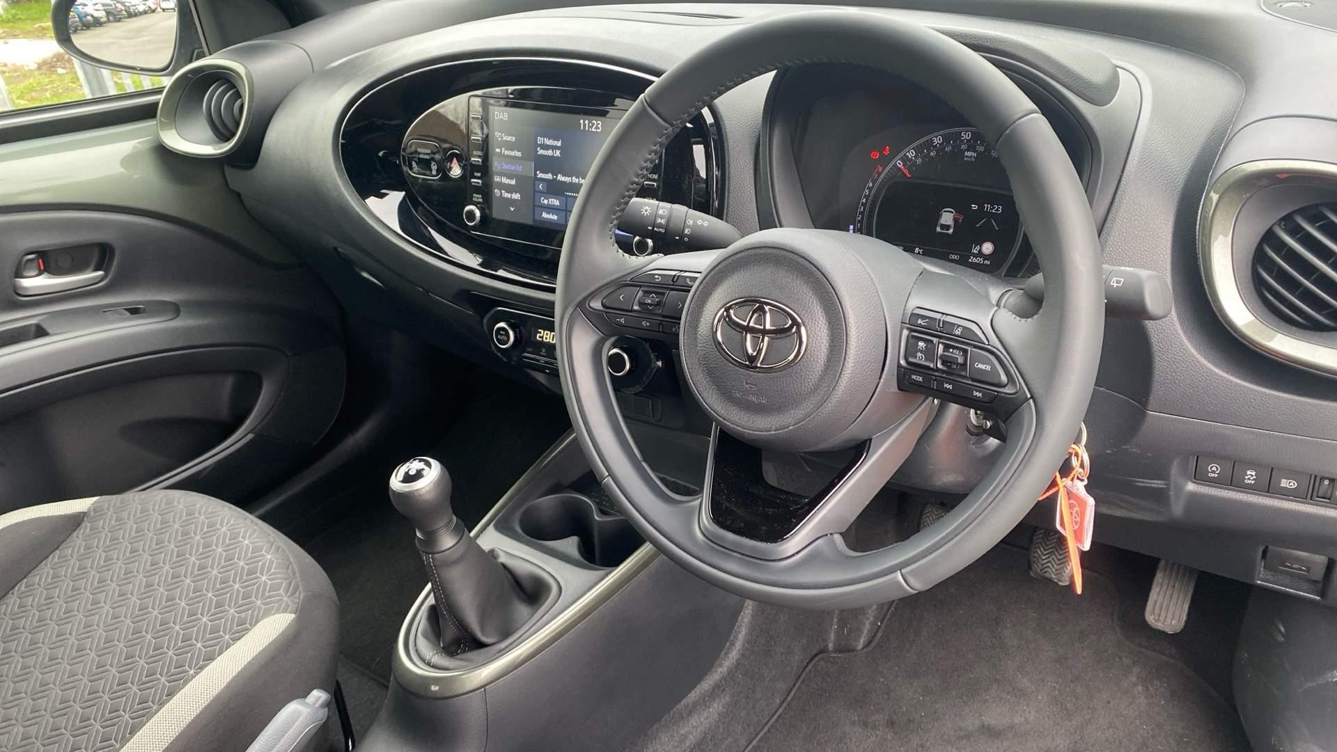 Toyota Aygo X 1.0 VVT-i Edge 5dr (NL73OZS) image 11