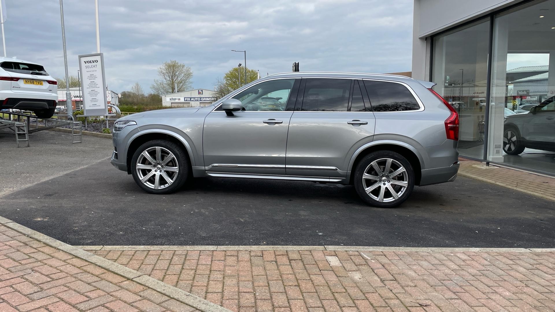 Volvo XC90 2.0 D5 Inscription 5dr AWD Geartronic (YM15FZR) image 7