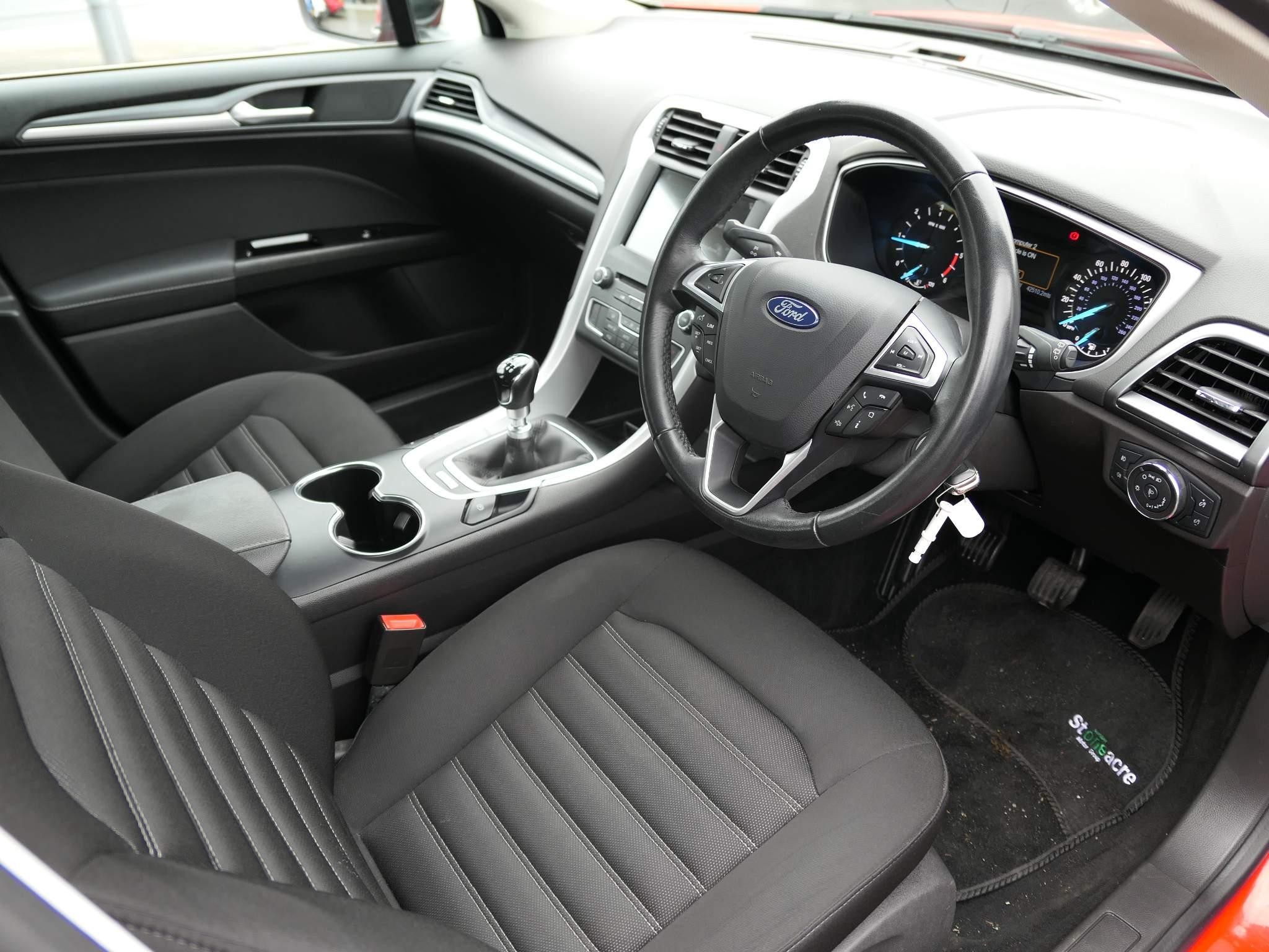 Ford Mondeo 1.5 TDCi ECOnetic Zetec 5dr (BU18VTJ) image 13