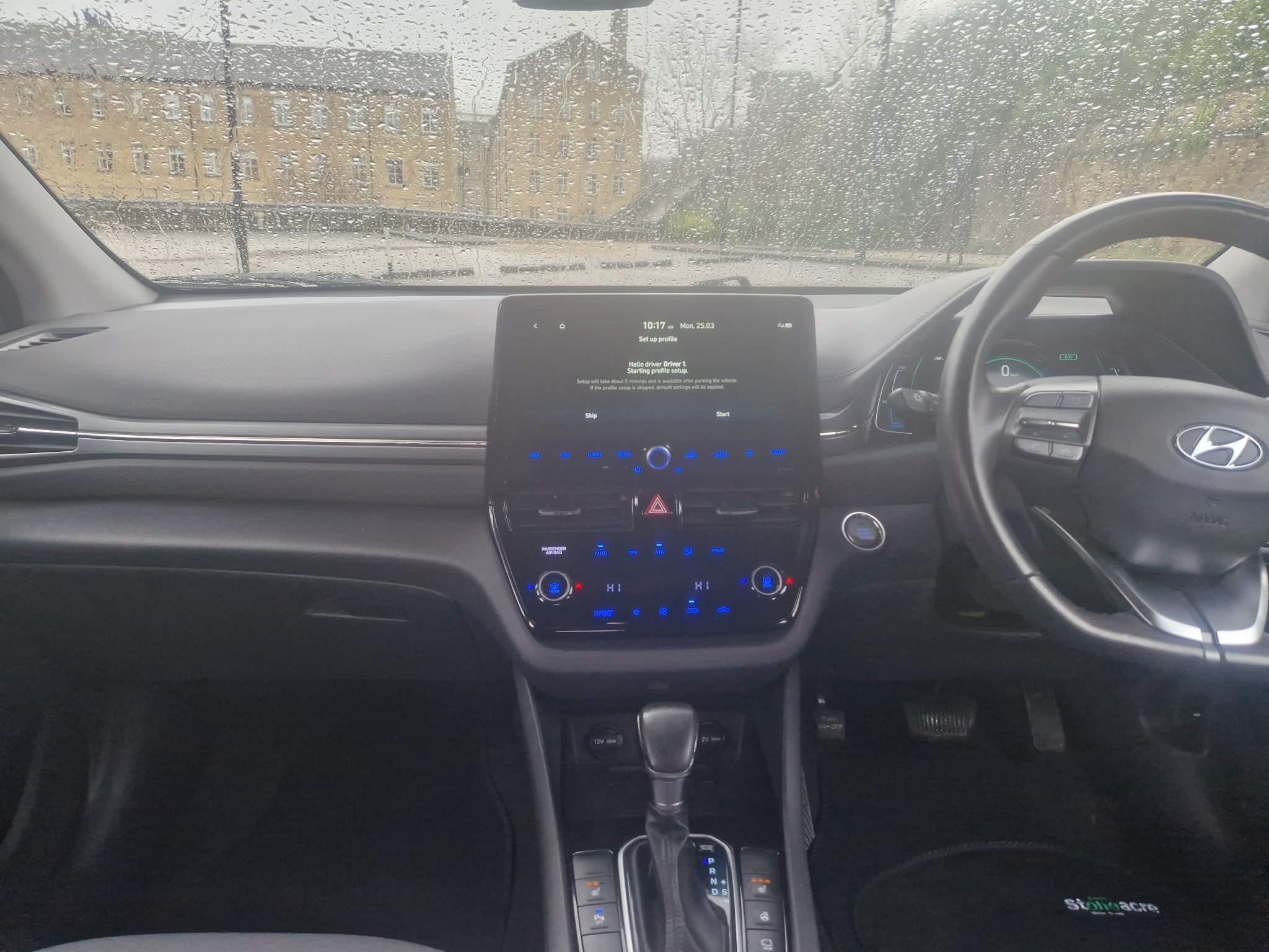 Hyundai IONIQ 1.6 h-GDi Premium Hatchback 5dr Petrol Hybrid DCT Euro 6 (s/s) (141 ps) (EA21YWF) image 13