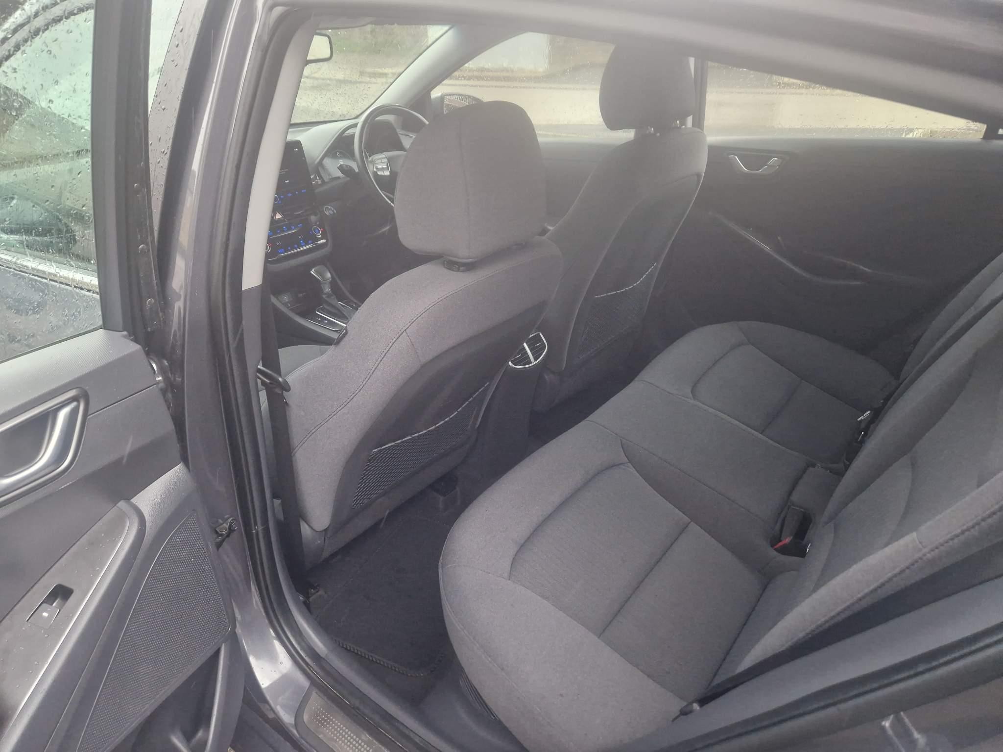 Hyundai IONIQ 1.6 h-GDi Premium Hatchback 5dr Petrol Hybrid DCT Euro 6 (s/s) (141 ps) (EA21YWF) image 15