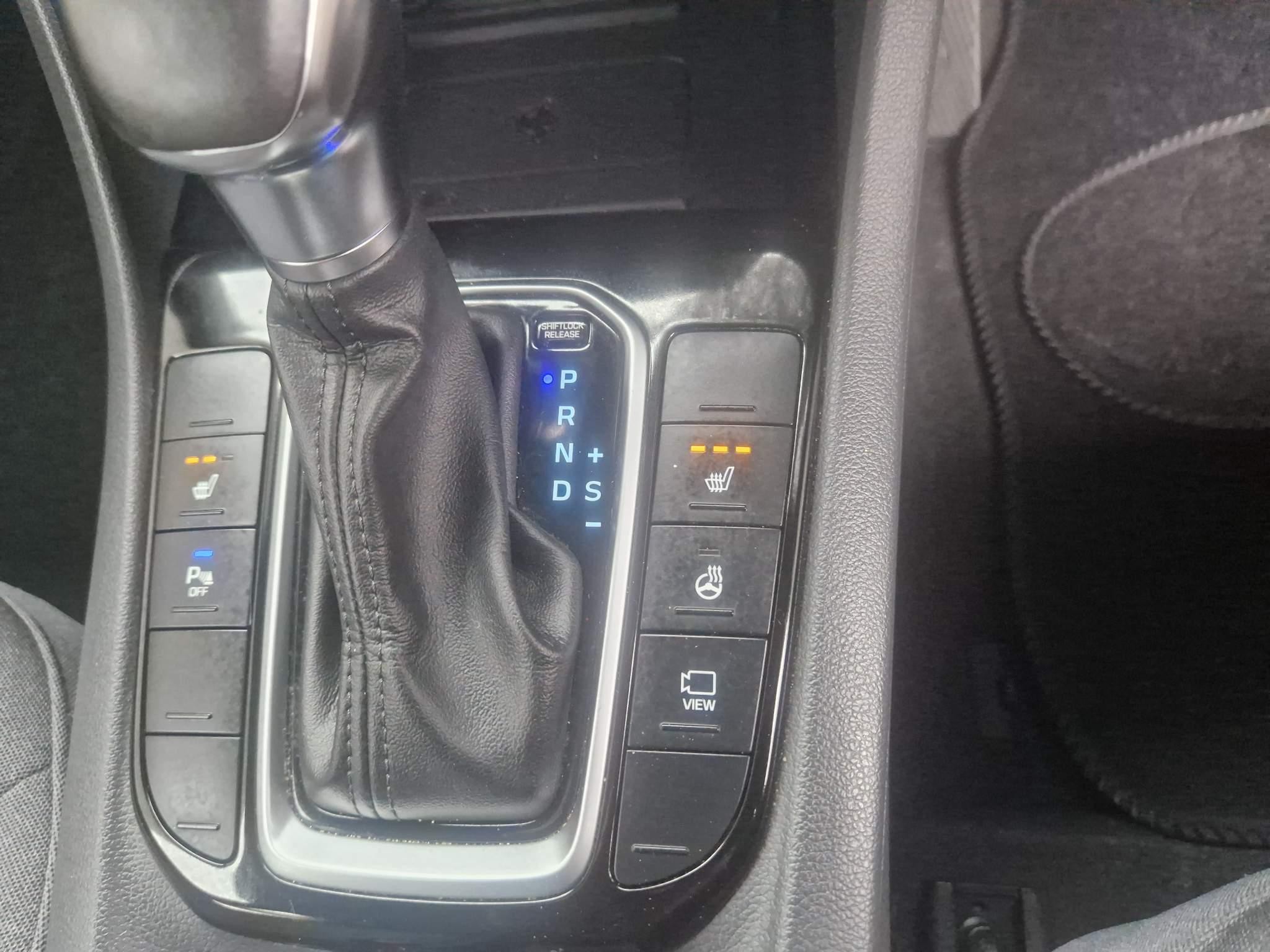 Hyundai IONIQ 1.6 h-GDi Premium Hatchback 5dr Petrol Hybrid DCT Euro 6 (s/s) (141 ps) (EA21YWF) image 22