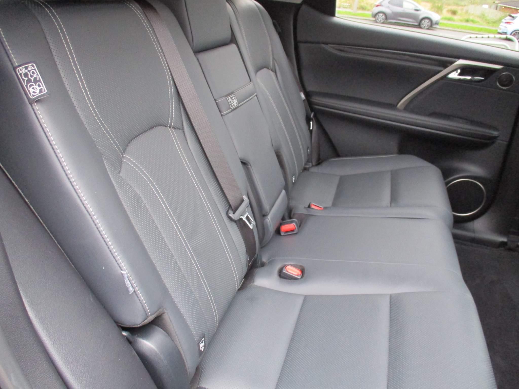 Lexus RX 450h 3.5 450h V6 (Premium) E-CVT 4WD Euro 6 (s/s) 5dr (NU21KRX) image 16