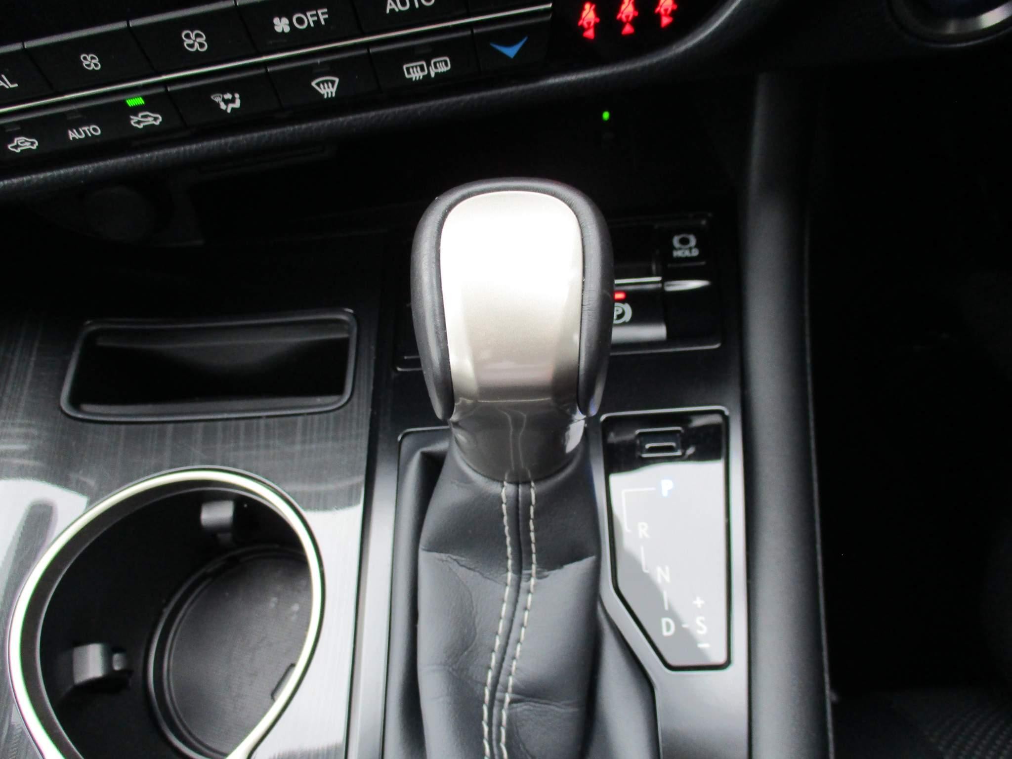 Lexus RX 450h 3.5 450h V6 (Premium) E-CVT 4WD Euro 6 (s/s) 5dr (NU21KRX) image 28