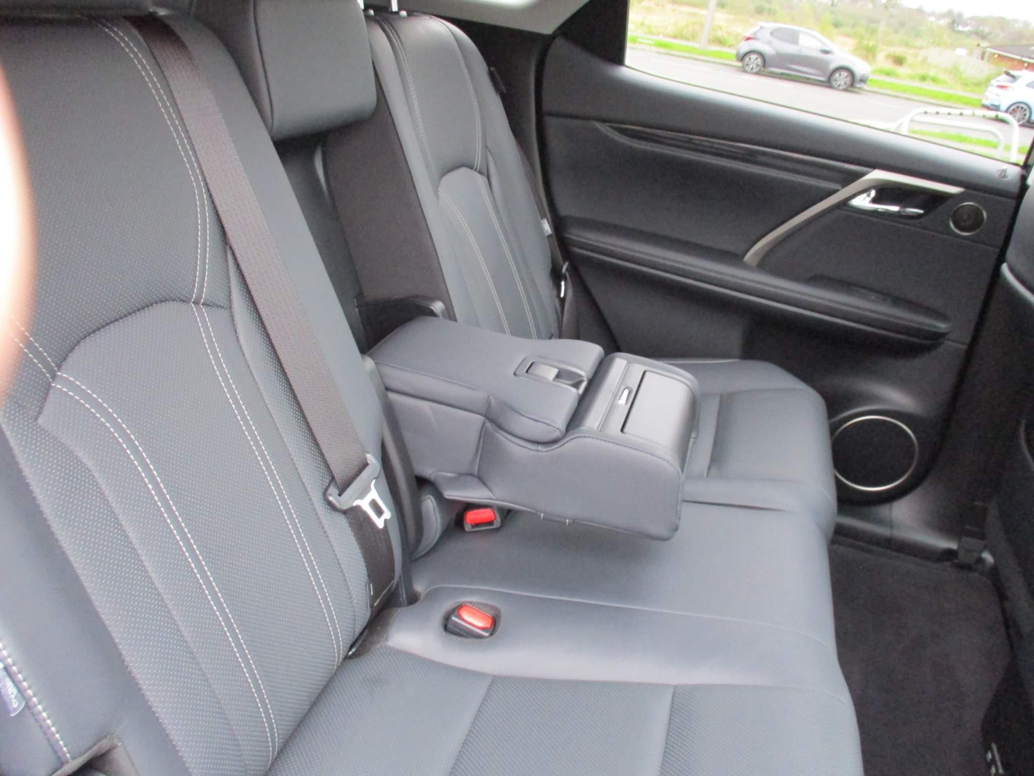 Lexus RX 450h 3.5 450h V6 (Premium) E-CVT 4WD Euro 6 (s/s) 5dr (NU21KRX) image 37