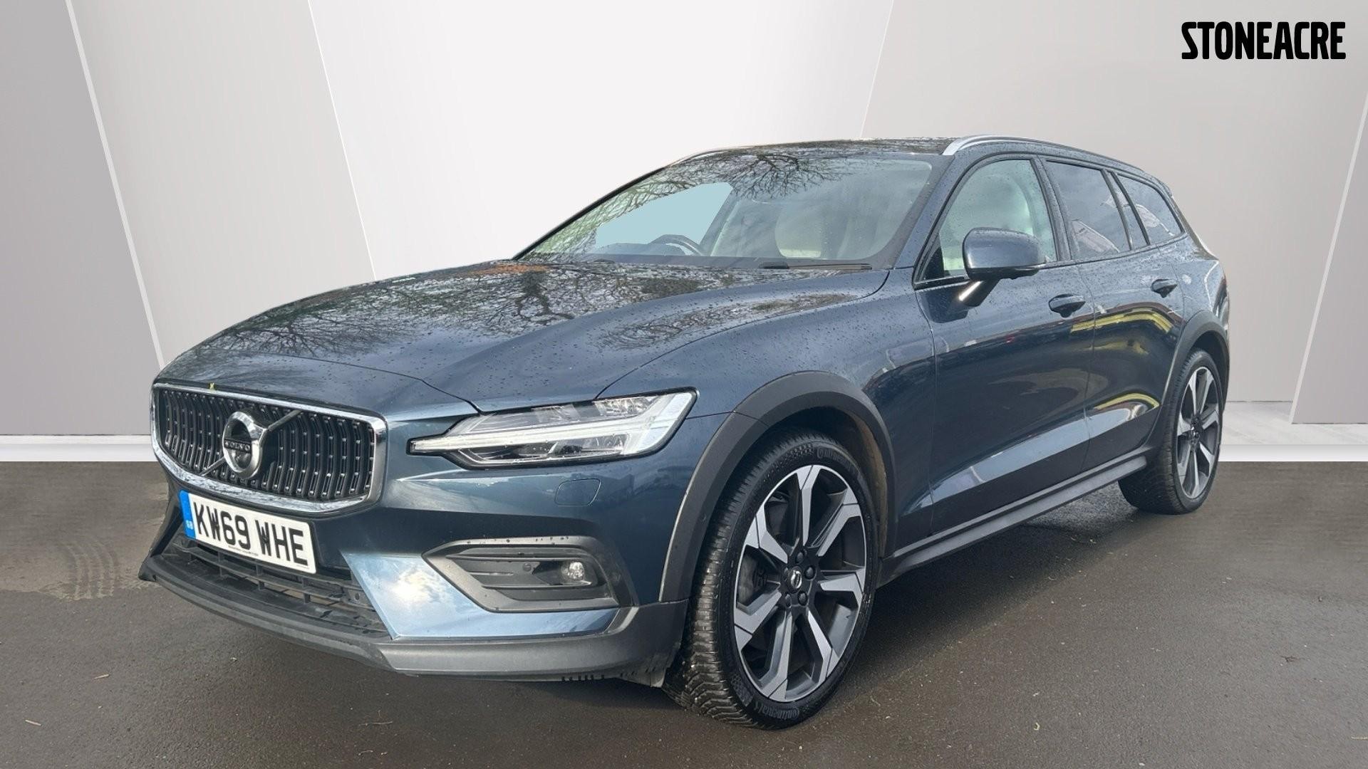 Volvo V60 Cross Country D4 AWD Plus Automatic (KW69WHE) image 5