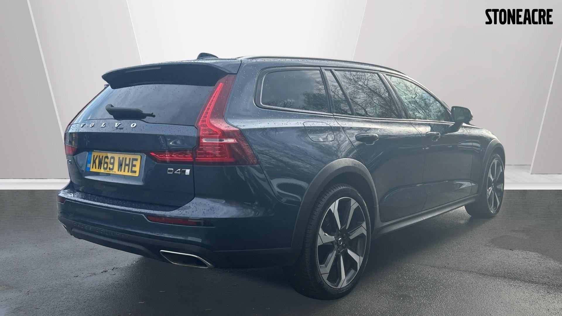 Volvo V60 Cross Country D4 AWD Plus Automatic (KW69WHE) image 6