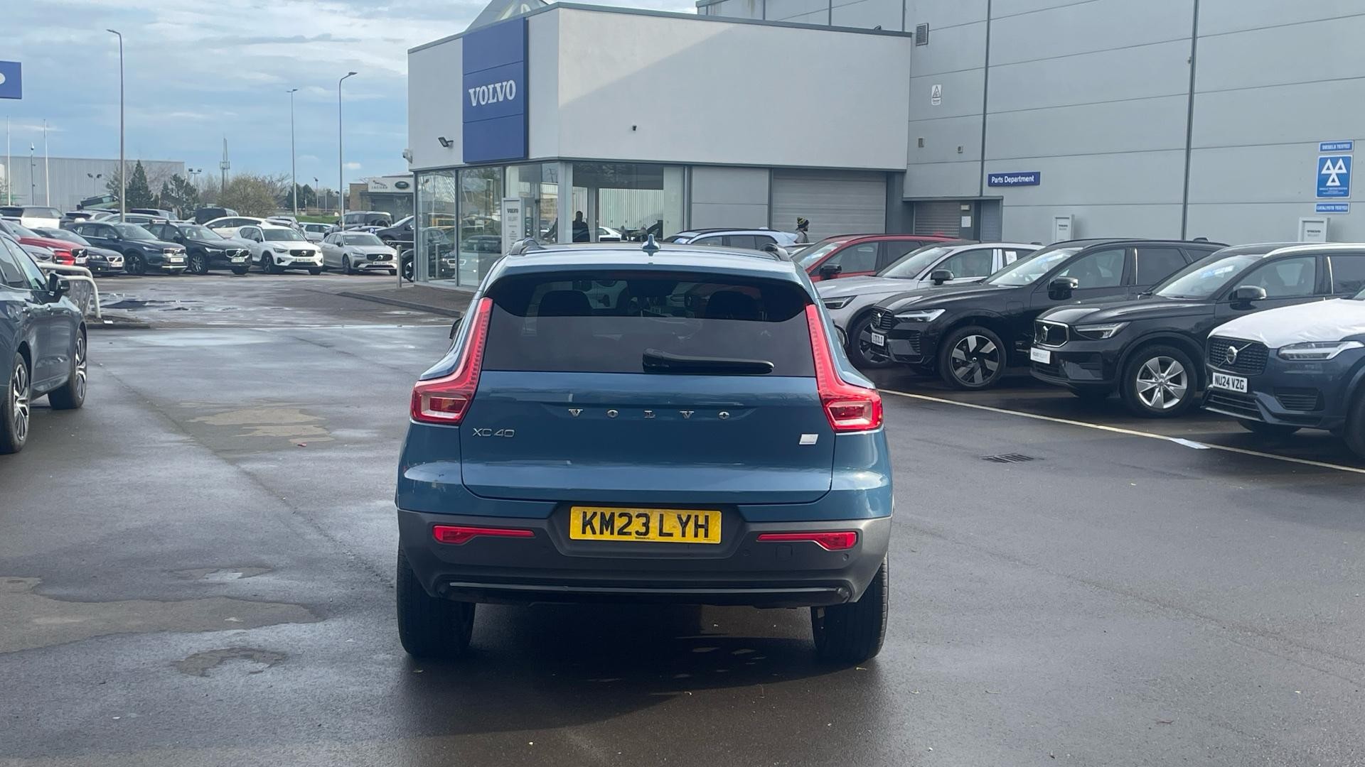 Volvo XC40 Recharge 1.5h T5 Recharge 10.7kWh Ultimate Dark SUV 5dr Petrol Plug-in Hybrid Auto Euro 6 (s/s) (262 ps) (KM23LYH) image 12
