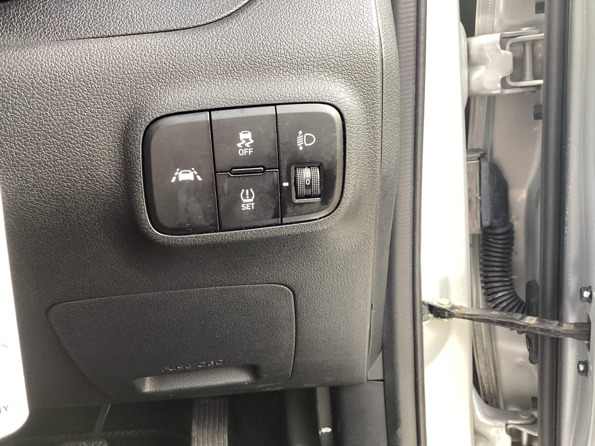 Hyundai i10 1.2 SE Connect Hatchback 5dr Petrol Manual Euro 6 (s/s) (84 ps) (EF21JNJ) image 22