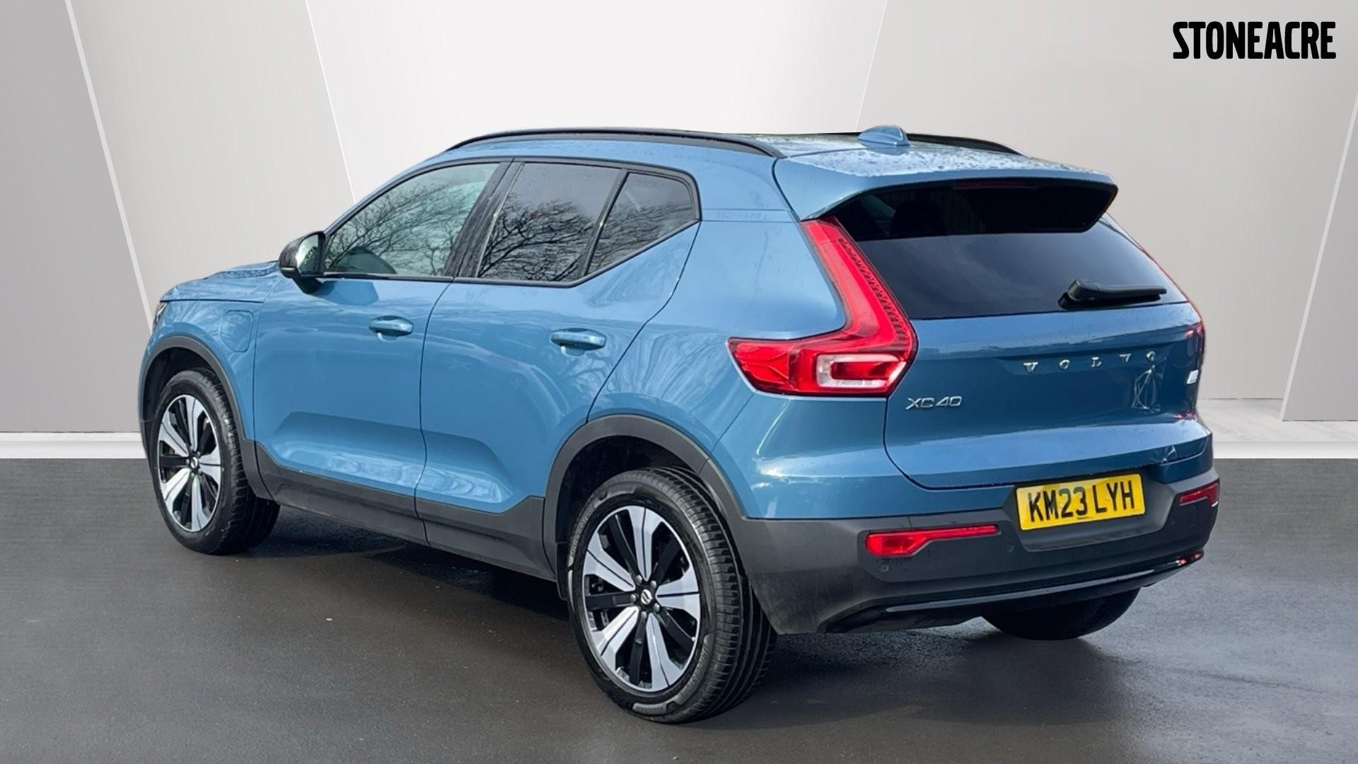 Volvo XC40 Recharge 1.5h T5 Recharge 10.7kWh Ultimate Dark SUV 5dr Petrol Plug-in Hybrid Auto Euro 6 (s/s) (262 ps) (KM23LYH) image 1