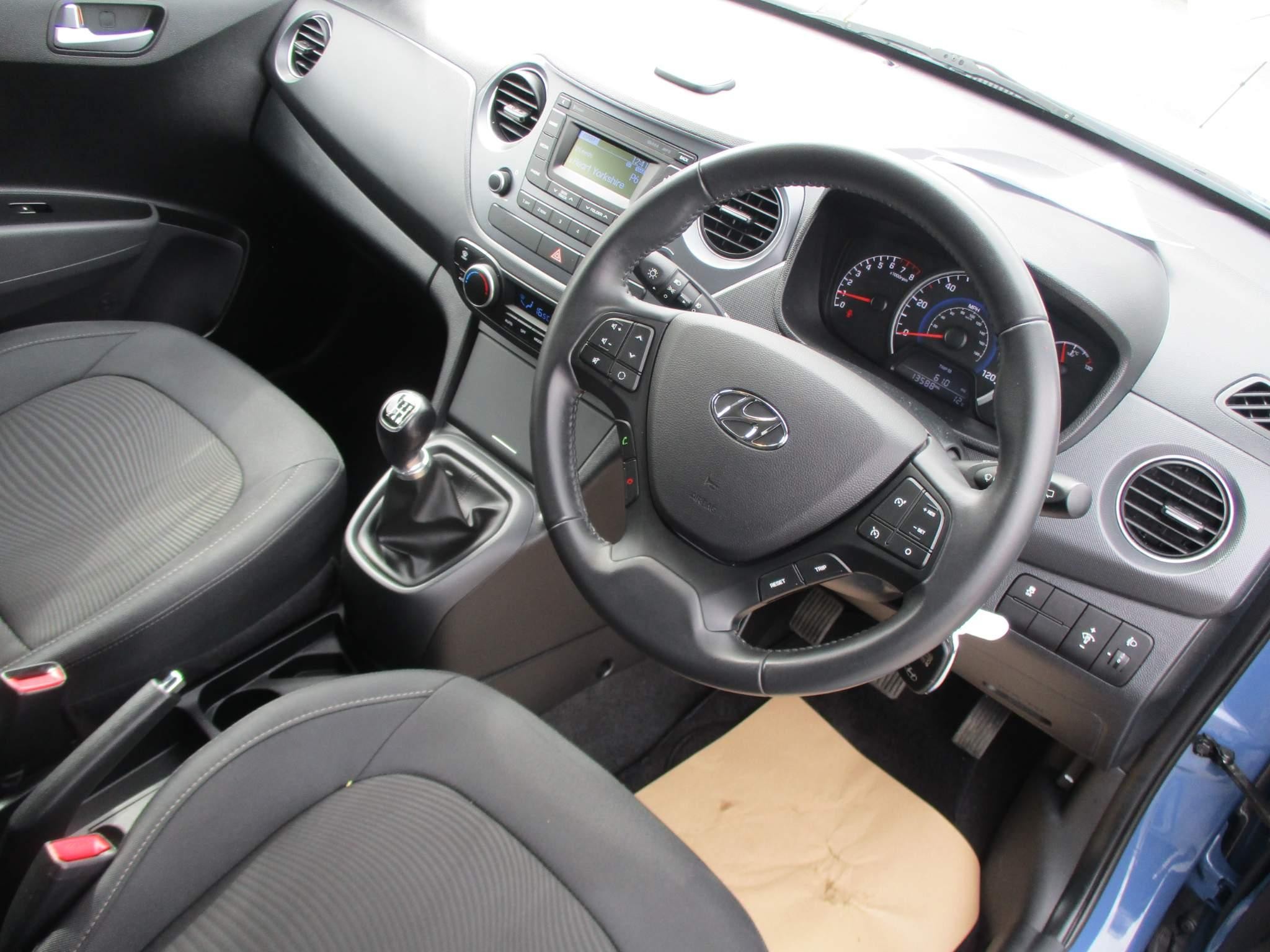 Hyundai i10 1.0 Premium Euro 6 5dr (SA67ODS) image 15