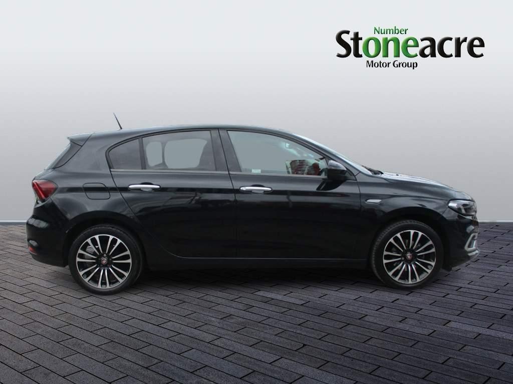 Fiat Tipo 1.0 Life Euro 6 (s/s) 5dr (YV21NCC) image 1