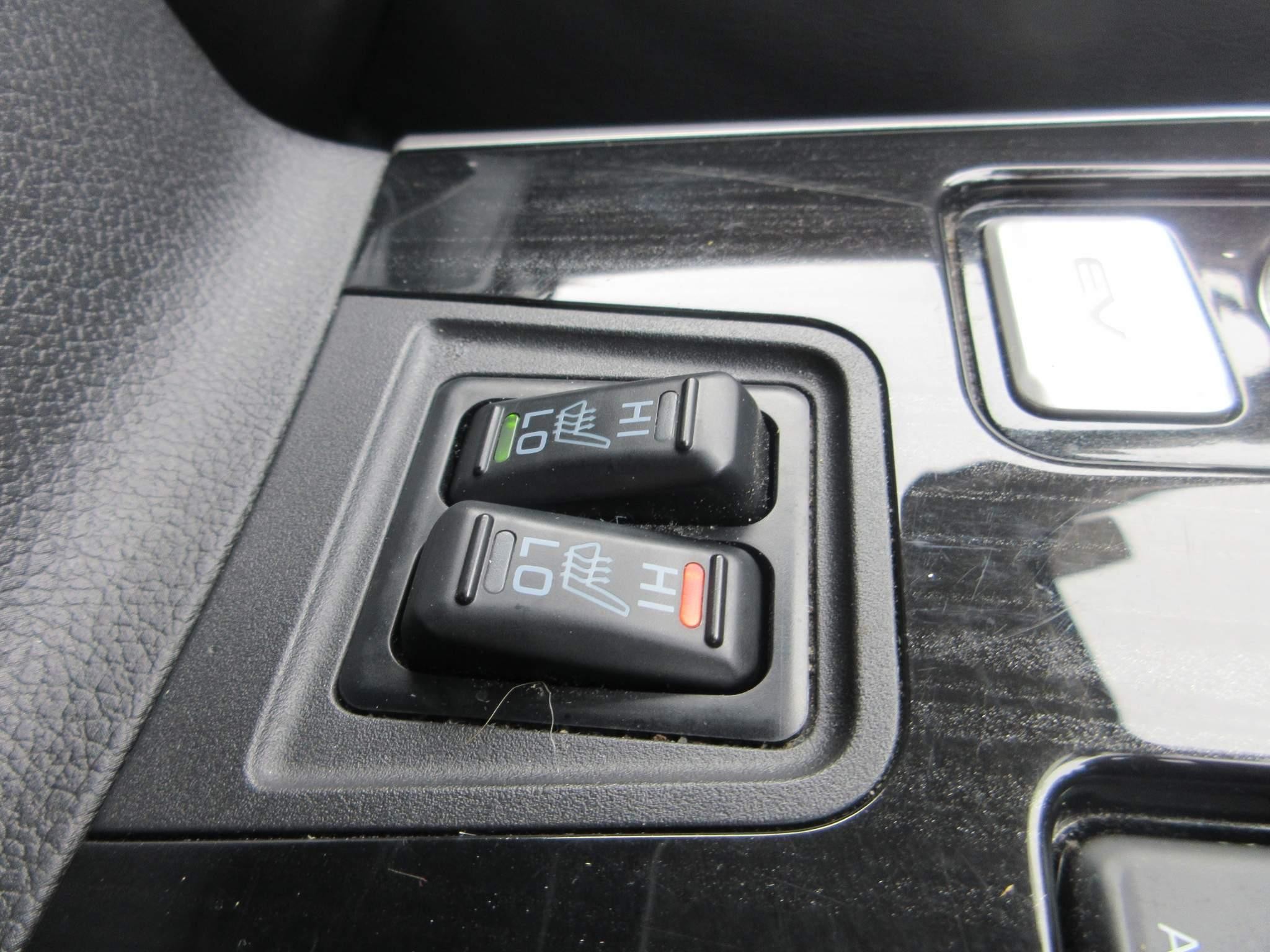 Mitsubishi Outlander 2.0h 12kWh 4h SUV 5dr Petrol Plug-in Hybrid CVT 4WD Euro 6 (s/s) (200 ps) (YS18NDN) image 23