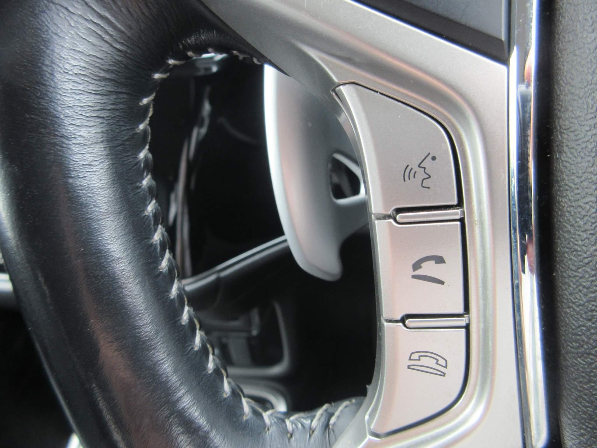 Mitsubishi Outlander 2.0h 12kWh 4h SUV 5dr Petrol Plug-in Hybrid CVT 4WD Euro 6 (s/s) (200 ps) (YS18NDN) image 29