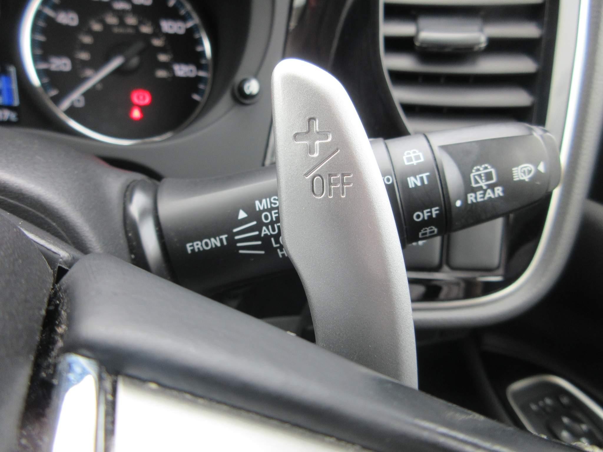 Mitsubishi Outlander 2.0h 12kWh 4h SUV 5dr Petrol Plug-in Hybrid CVT 4WD Euro 6 (s/s) (200 ps) (YS18NDN) image 30