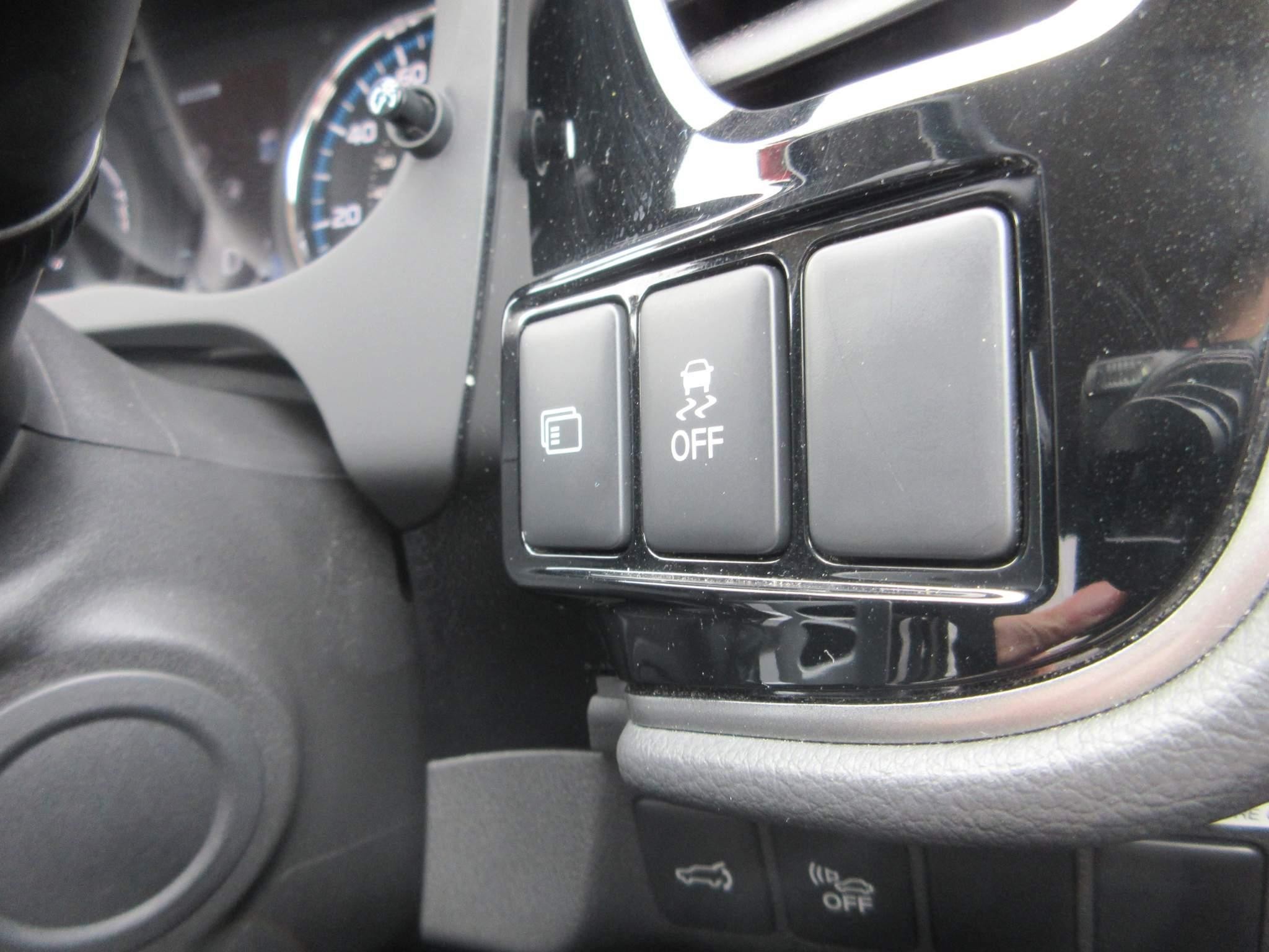 Mitsubishi Outlander 2.0h 12kWh 4h SUV 5dr Petrol Plug-in Hybrid CVT 4WD Euro 6 (s/s) (200 ps) (YS18NDN) image 33